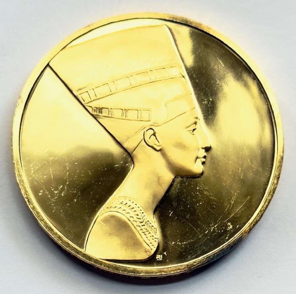 Franklin Mint "Queen Nefertiti" 24Kt Gold Plated 2.32 ozt .925 Silver (1 of 5)
