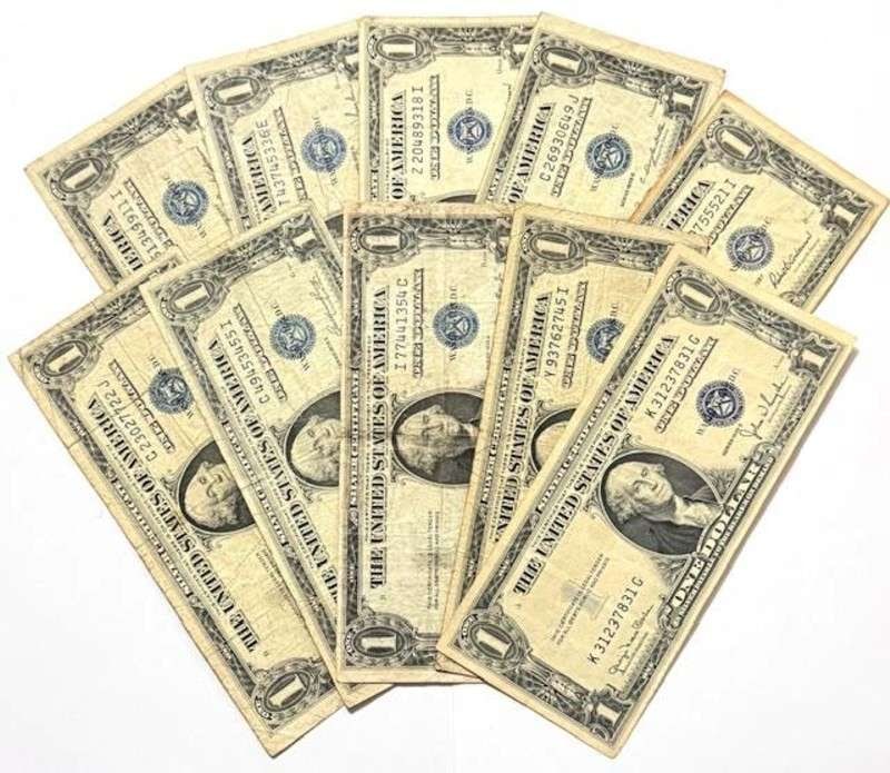 (10) 1935 United States $1 One Dollar Silver Certificate Blue Seal Bank Notes (1 of 7)