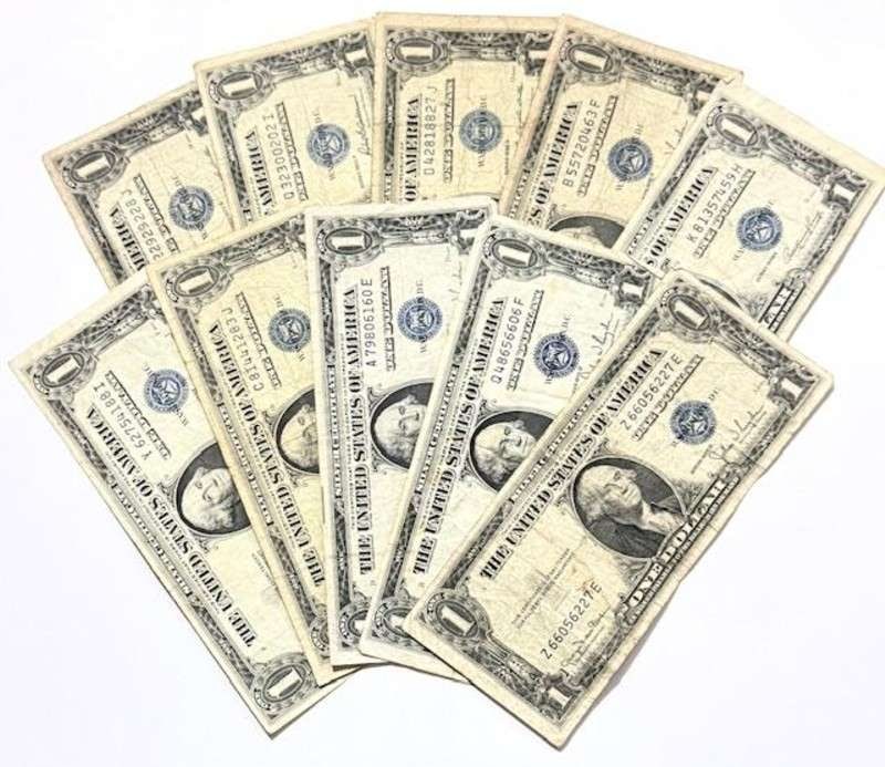 (10) 1935 United States $1 One Dollar Silver Certificate Blue Seal Bank Notes (1 of 7)