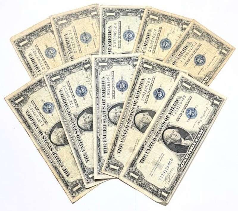 (10) 1935 United States $1 One Dollar Silver Certificate Blue Seal Bank Notes (1 of 7)
