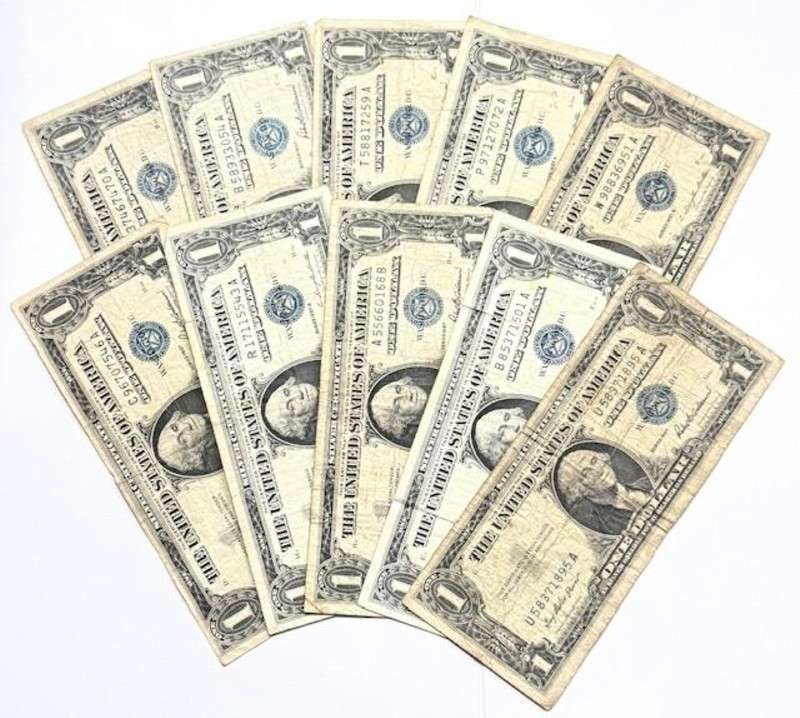 (10) 1935 United States $1 One Dollar Silver Certificate Blue Seal Bank Notes (1 of 7)