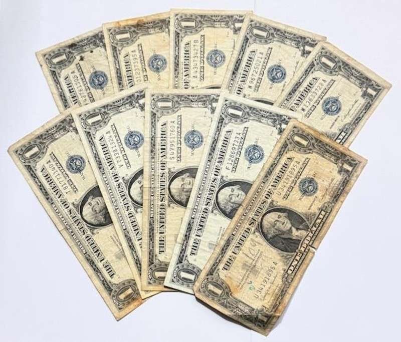 (10) 1957 United States $1 One Dollar Silver Certificate Blue Seal Bank Notes: Winner shall receive the exact (10) bank notes shown here. (SJ/B)