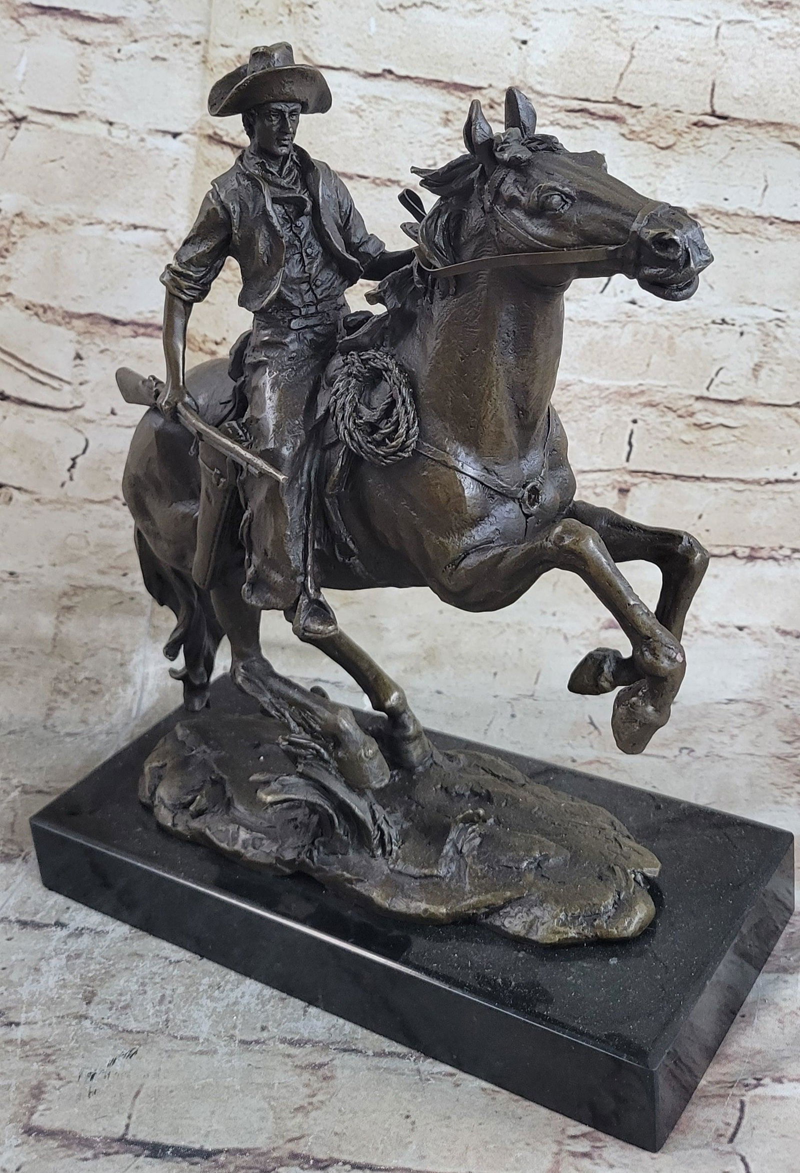 Remington Arizona Cowboy Bronze Statue (1315V) on Mar 25, 2022 Miami