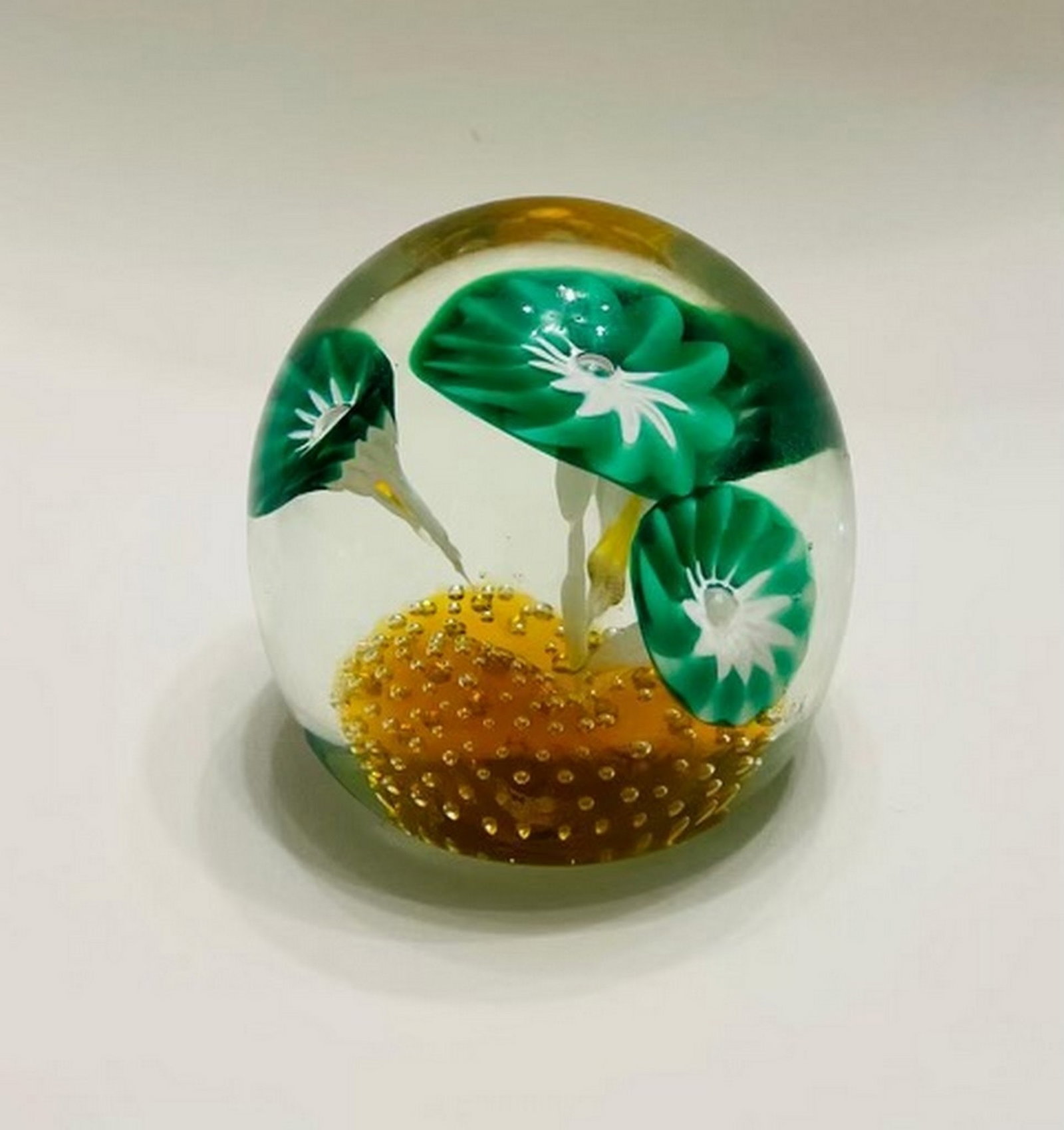 Murano paer weight: 8 x 7 cm