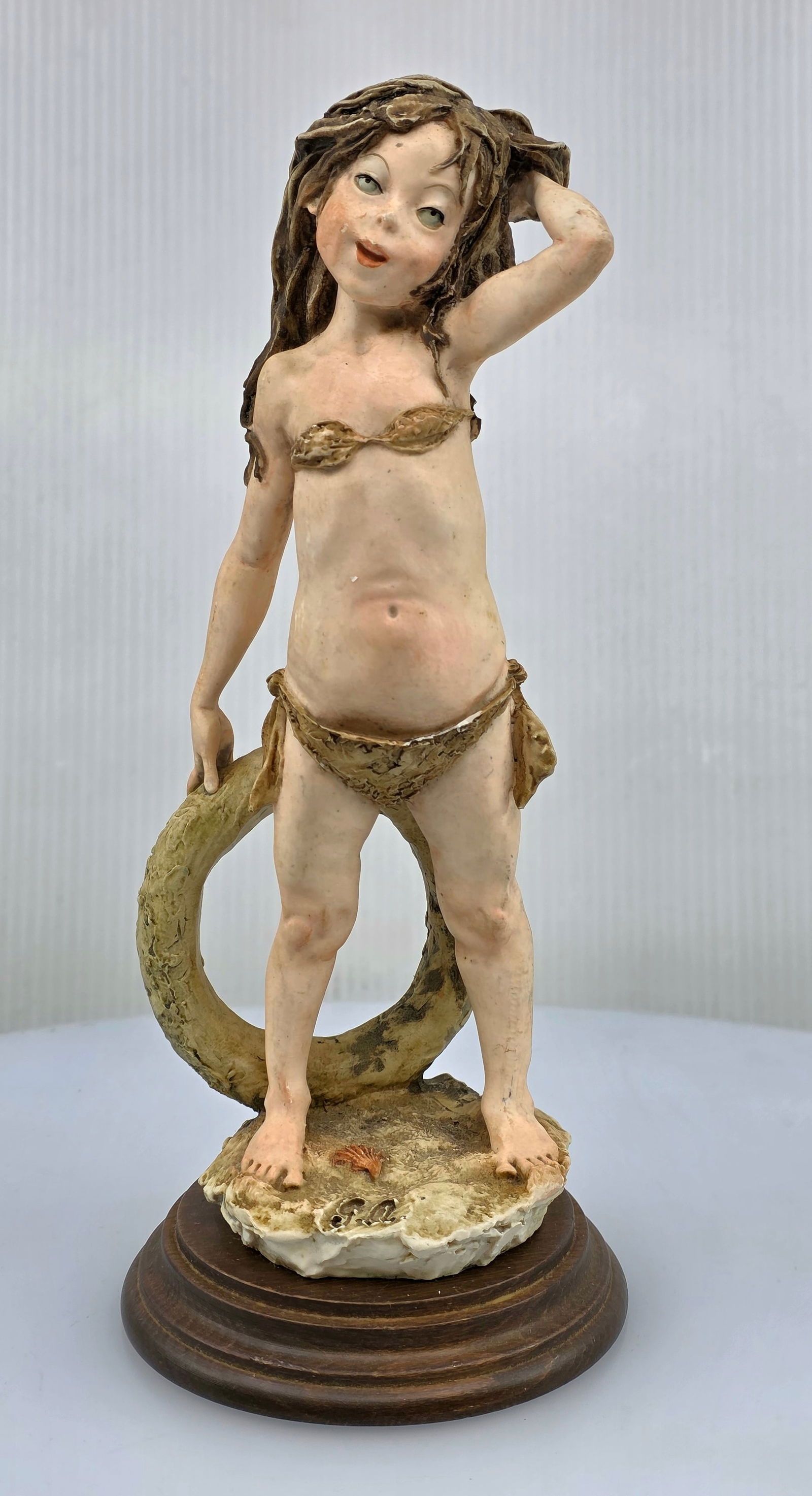 Giuseppe Armani Capodimonte Italy Girl With Flowers Figurine With Wood Base 9.25"h: 9" ht excellent condition