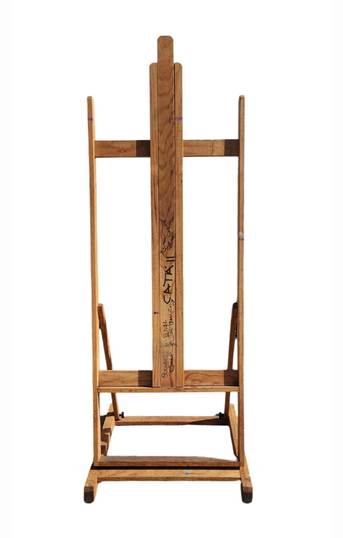 Easel from  artist Hector Cata (1 of 3)