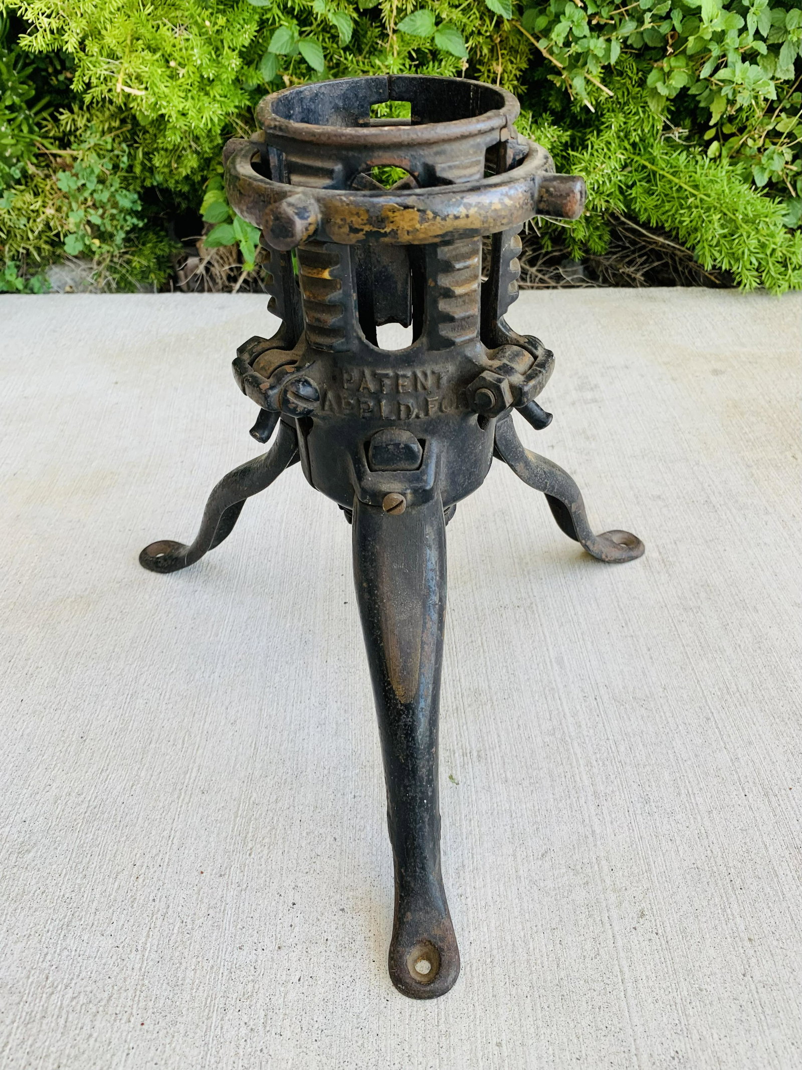 Antique North Bros. M.F.G. Co. Cast Iron Christmas Tree Stand / Flag Pole Stand (1 of 4)