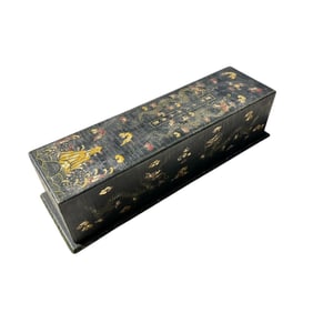 A Chinese lacquered wood box (dragon pattern)