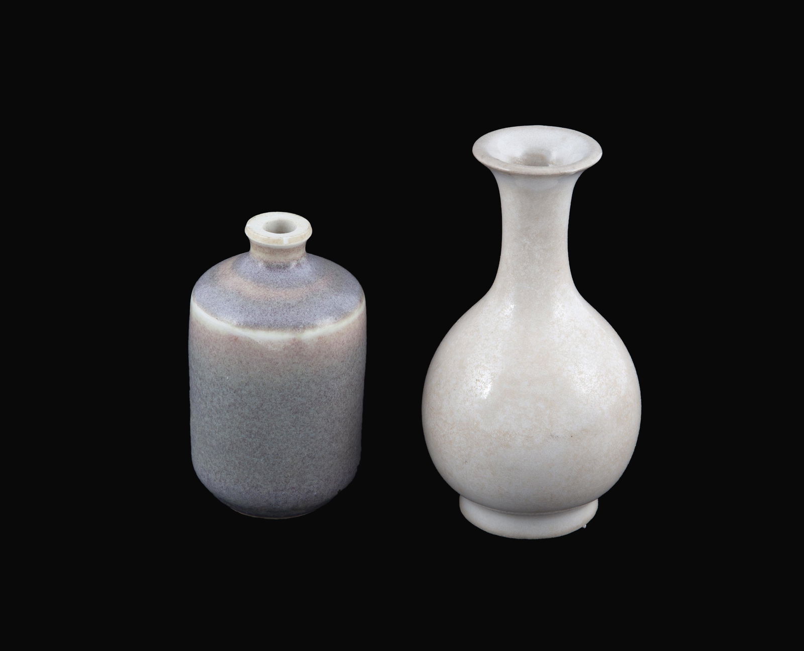 SET OF SNUFF BOTTLE AND A SMALL VASE, CHINA Bottle of (1 of 1)