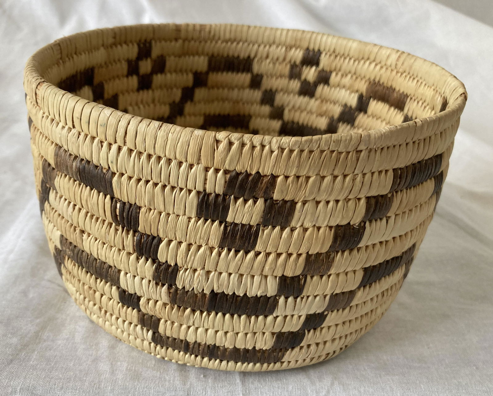 PIMA & PAPAGO Polychrome WOVEN BASKET Southwest NATIVE AMERICAN Arizona (1 of 12)