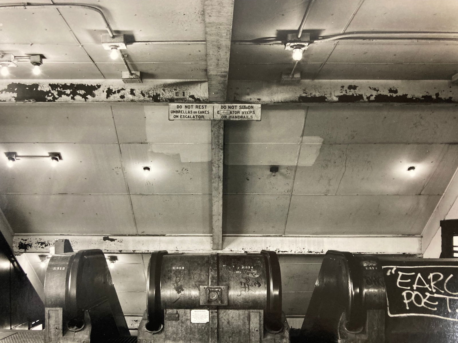 LEONARD SUSSMAN Signed TOP OF ESCALATOR New York City Subway 1977 GELATIN SILVER PRINT
