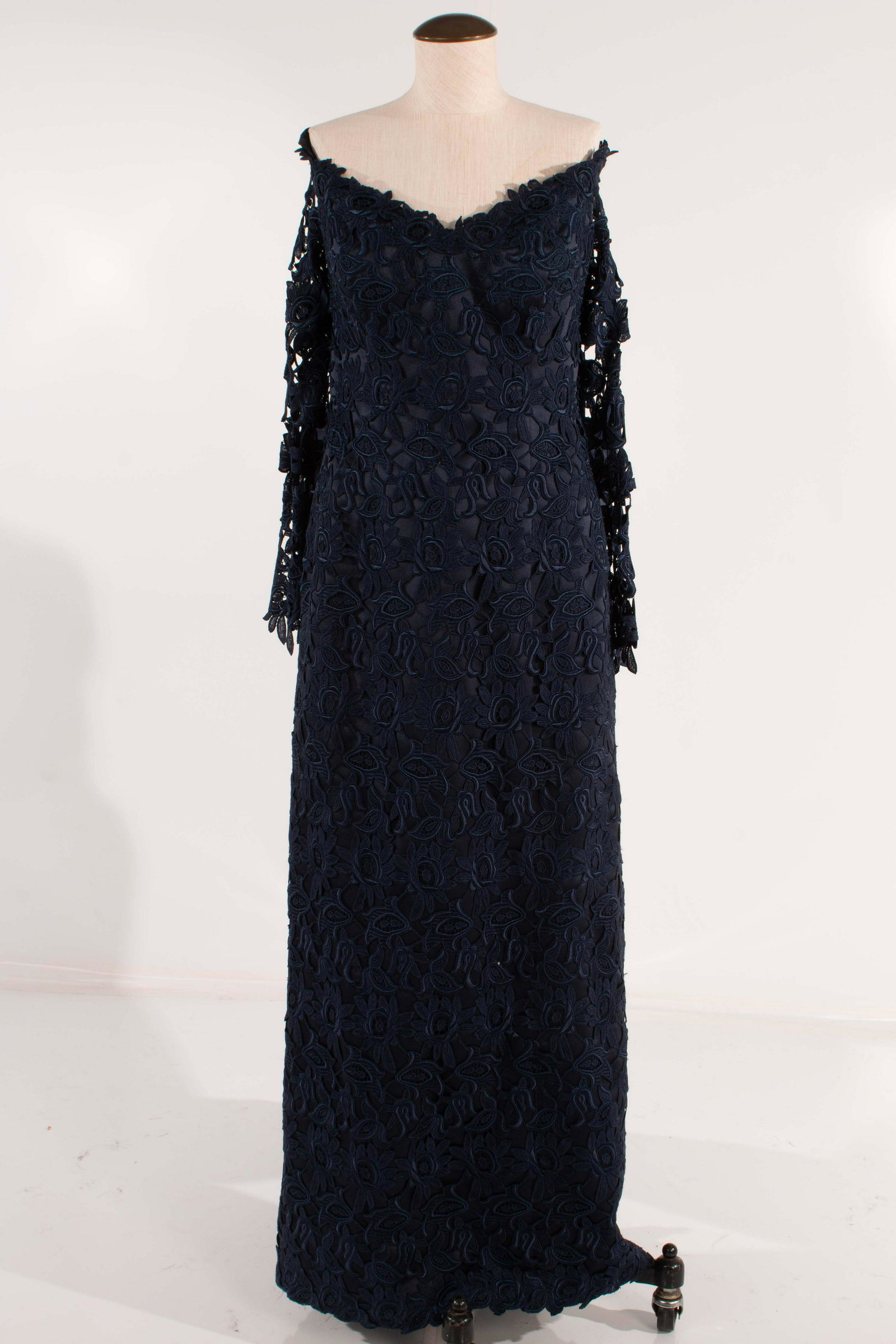 Helen Morley Lace Gown Navy: Helen Morley Lace Long Sleeve Gown Navy SZ.10; Front: 54; Chest: 17; Pit-Pit:20; Pit-Cuff:18; Waist:34; Front Chest-Bttm:49; Back-Bttm:48;