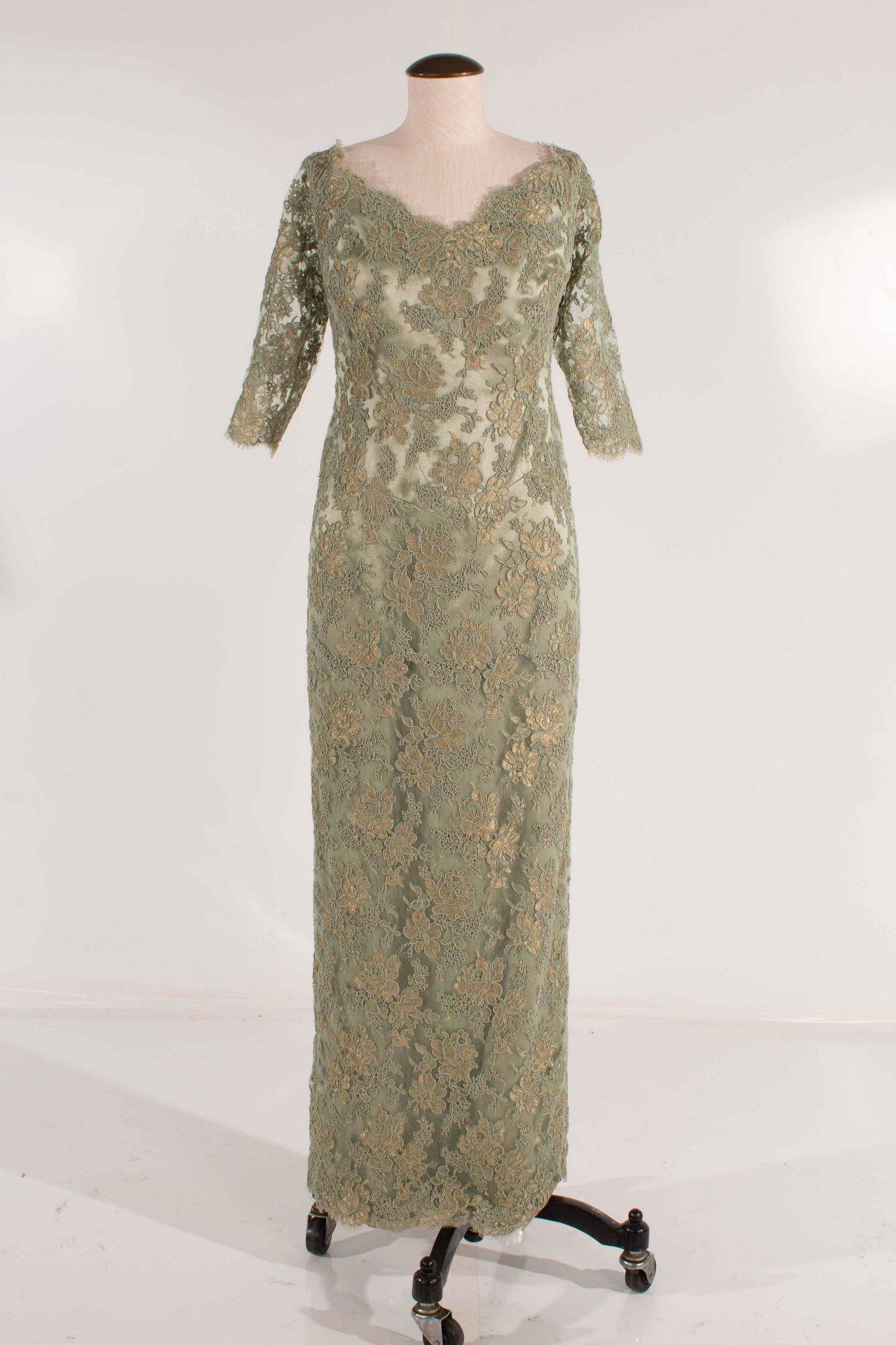 Lourdes Chavez Satin/Lace Gown Green: Lourdes Chavez Satin/Lace Overlay Gown Green SZ. S/M; 100%Silk; Interior Corset; 3/4 Sleeve; FRONT:55; Chest:15.5; Shoulder-Cuff:16; Pit-Pit:18; Waist:28; Back Collar-Bttm:47; Pit-Cuff:10; Pit-Bttm:47