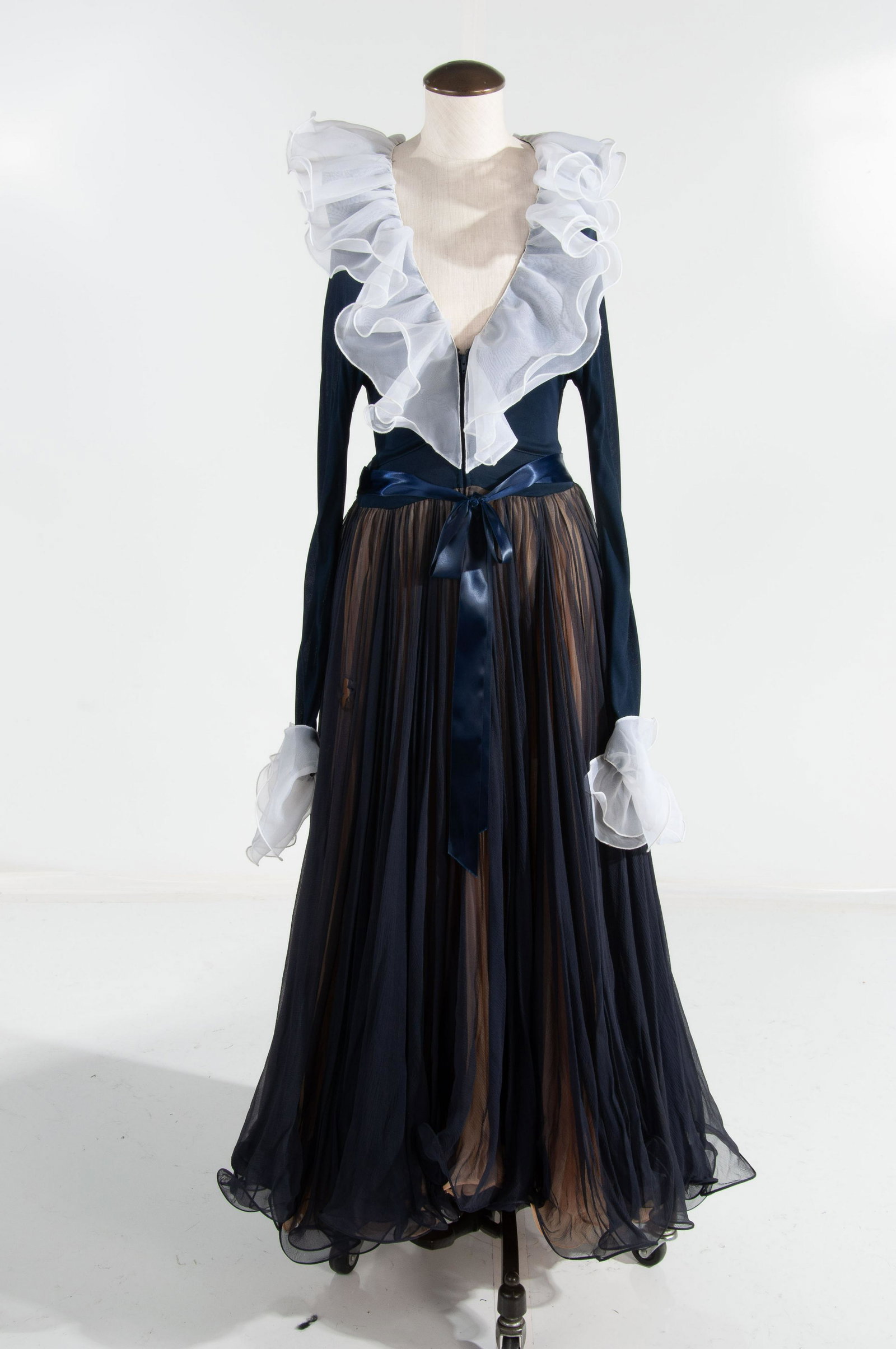 Geoffrey Beene Taffeta Ruffle Belted Gown Navy/Multi: Damaged, will need repairs. See Photos: Front Chest to Bottom 39", Front Shoulder to Bottom 54.5", Collar to Cuff 37.5", Pit to Pit 15", Pit to Side Bottom, 44", Pit to cuff 21.5", Waist 30", Skirt Le