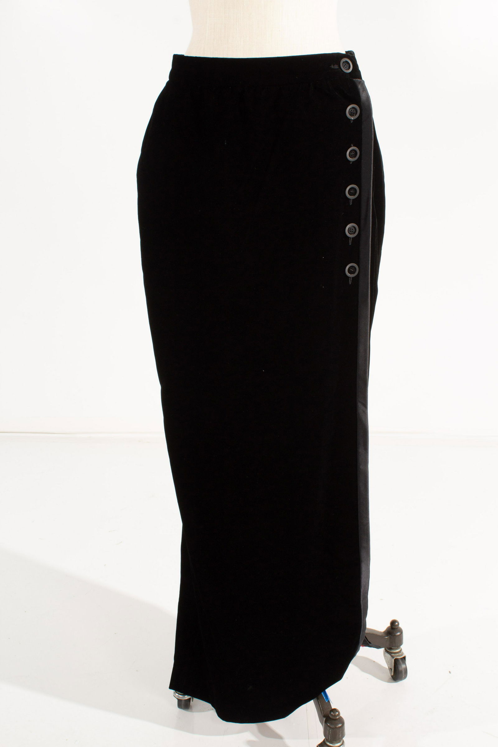 Escada Velvet Long Skirt Size 48 BLACK (red lining): Escada Velvet Long sarong 6 Button Skirt Black (with red lining) SIZE 40 ; waist 30.5" ; waist to bottom 44" ; slit height 30.5" ;