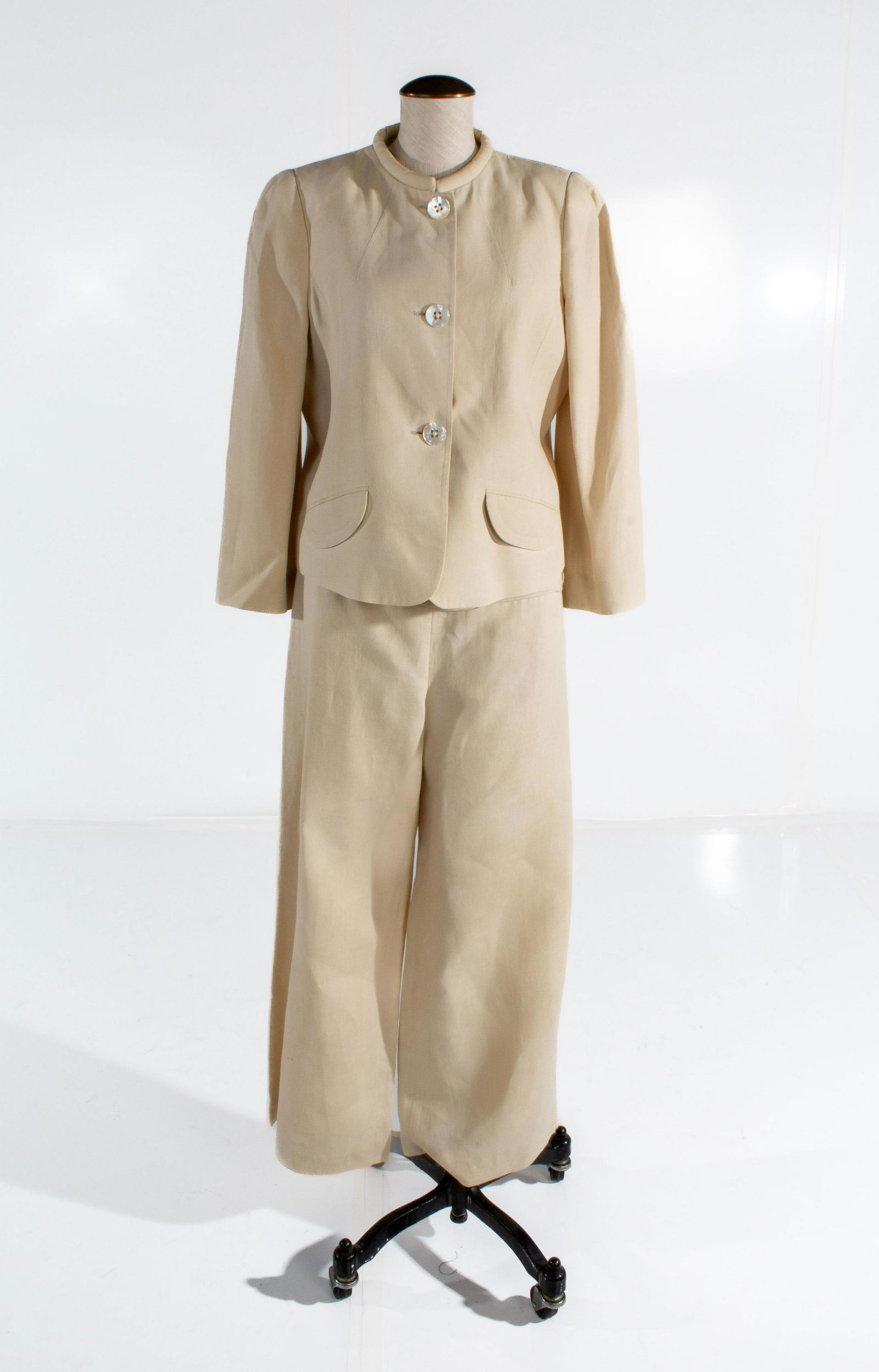 Armani Collezioni Linen Pant Suit Beige, Size 12/10 (1 of 11)