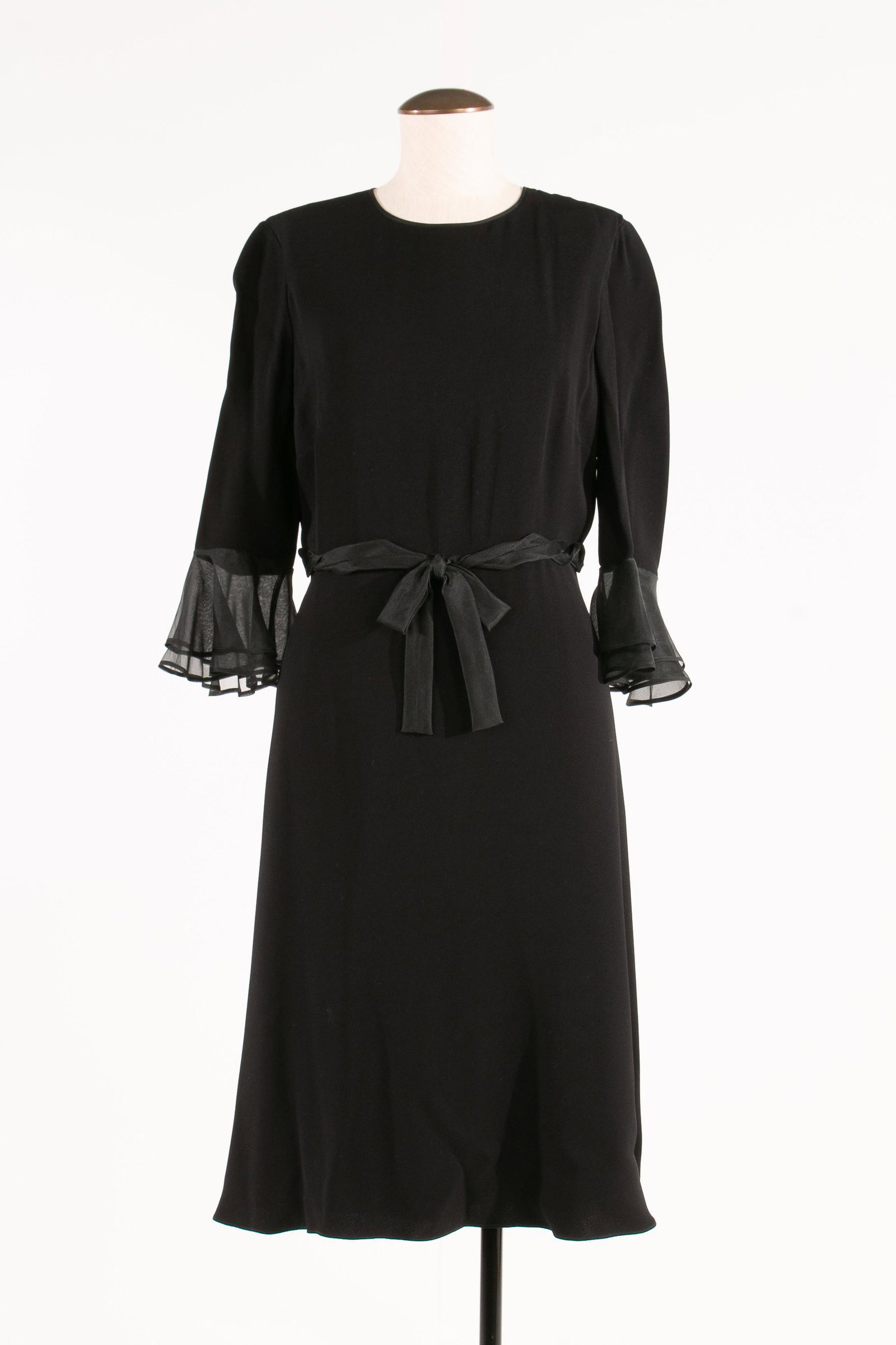 Valentino Crepe Dress Black, Size 8: Valentino Crepe Dress Black, Size 8, Possiblee Snags, Front 40", Chest, 15", Collar to Cuff 22", Shoulder to Cuff 17", Top Back Collar to Bottom Hem 40", Pit to Pit 19", Pit to Cuff 10"