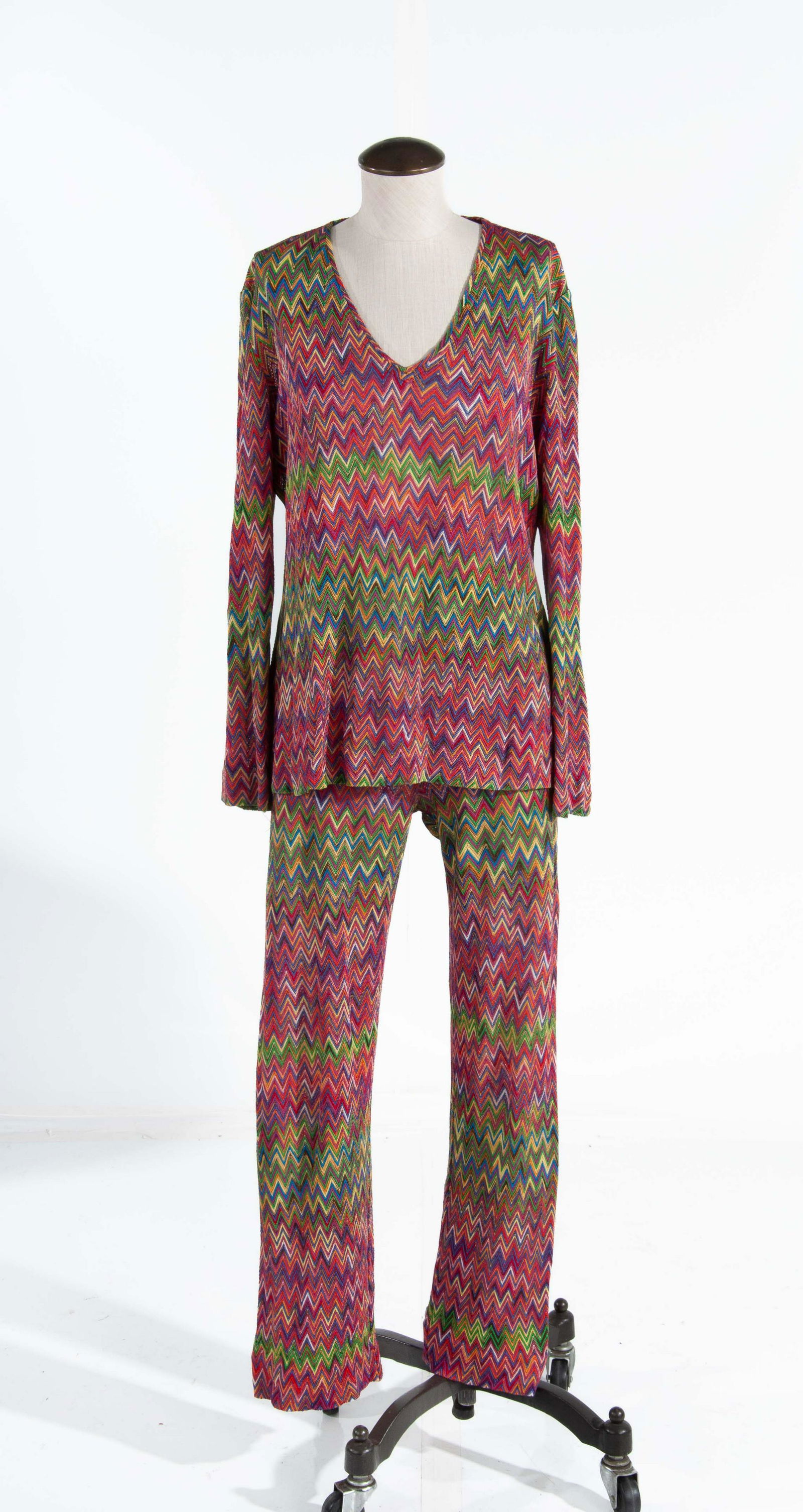 Missoni Chevron Knit 2 pc Pant Suit Raspberry: (Size Not Shown) Missoni Chevron Knit 2 pc Pant Suit Raspberry/Multicolor;(TOP) Front: 18 ; Chest:17 ; Collar-Cuff:29 ;Shoulder-Cuff: 23 ; Shldr-Shldr: ; Pit-Cuff: 17; Back Neck-Bttm:25 ; Pit-Pit:21;