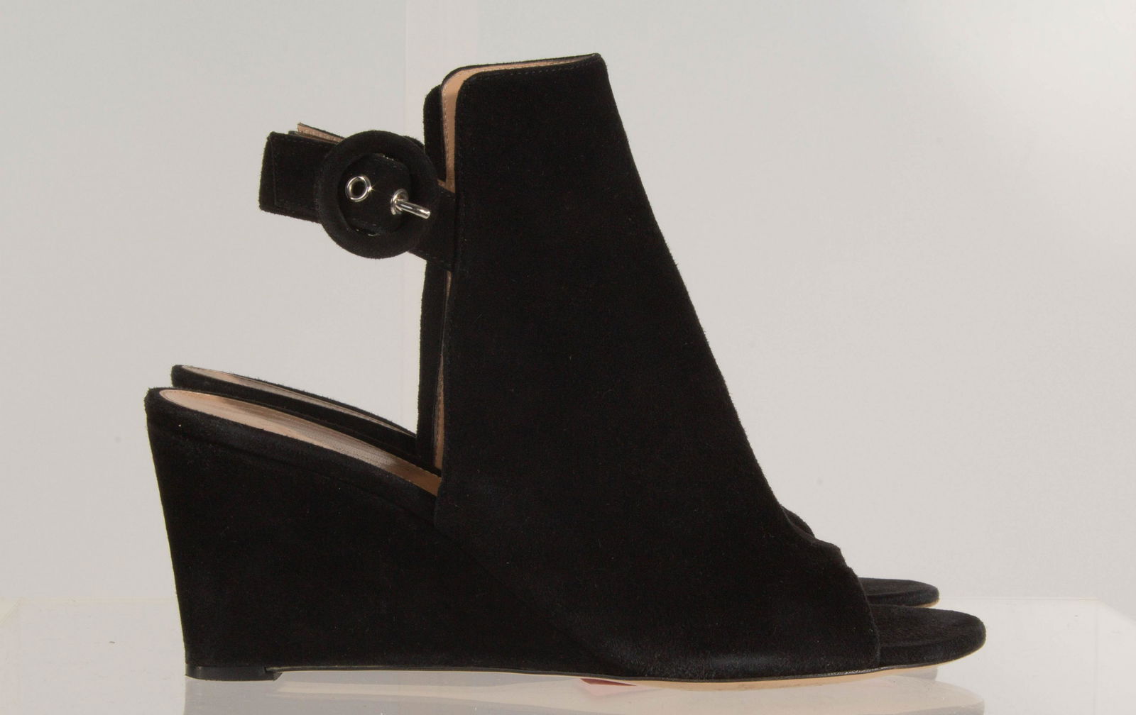 Gianvito Rossi Milano Suede Mock Booty Platform Pump Black Size 38 (1 of 15)