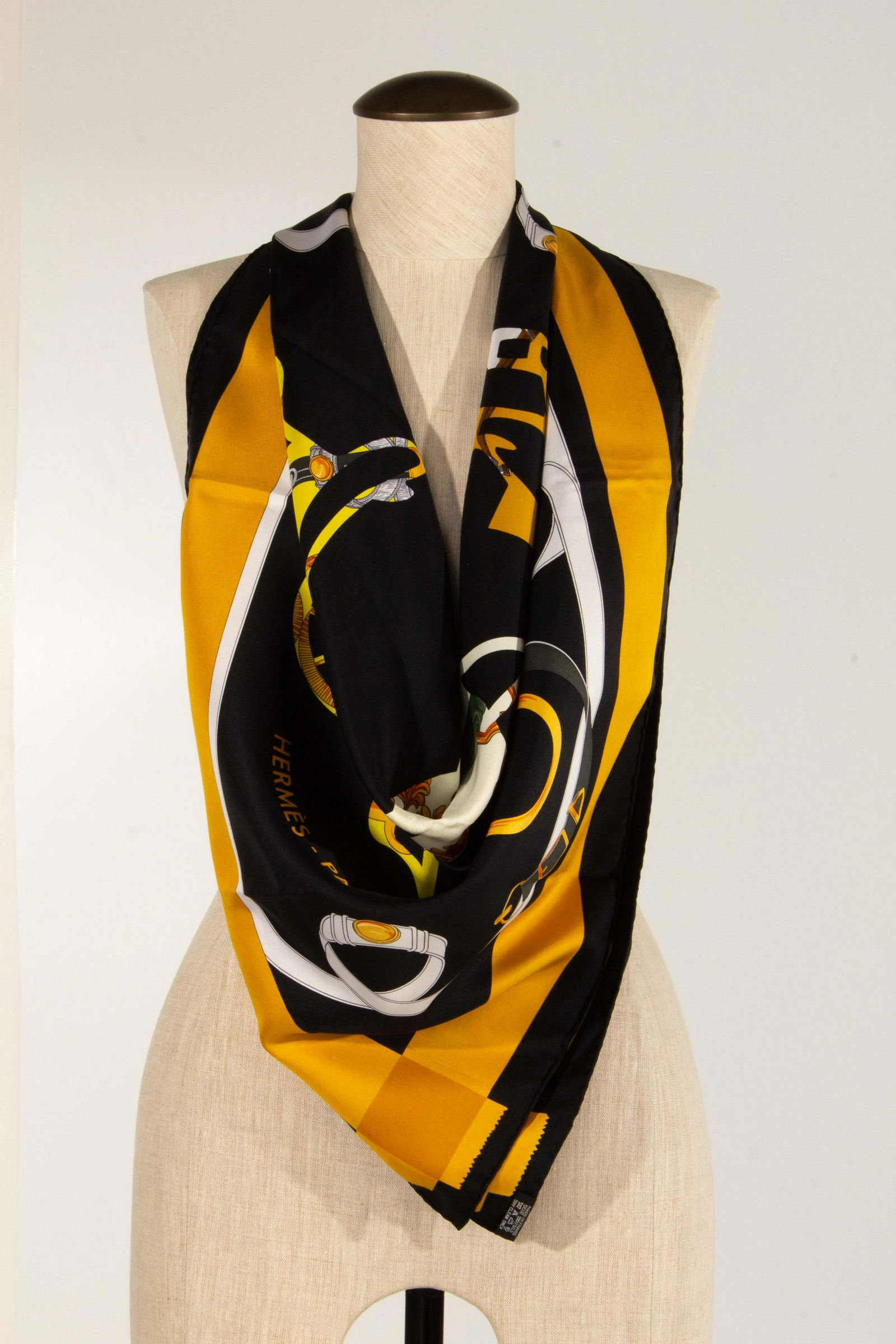 Hermes Paris Silk Twill 90cm Scarf "Tout en Carre": Hermes Paris Silk Twill 90cm Scarf "Tout en Carre" Size: 35" x35"