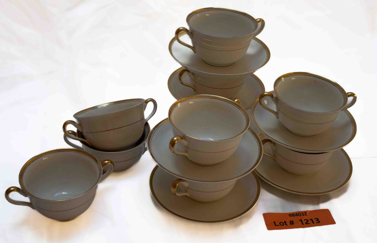 Johnson Brothers England Gold Rimmed Cups & Saucers 17pcs*: Johnson Brothers England Gold Rimmed Cups & Saucers 17pcs*