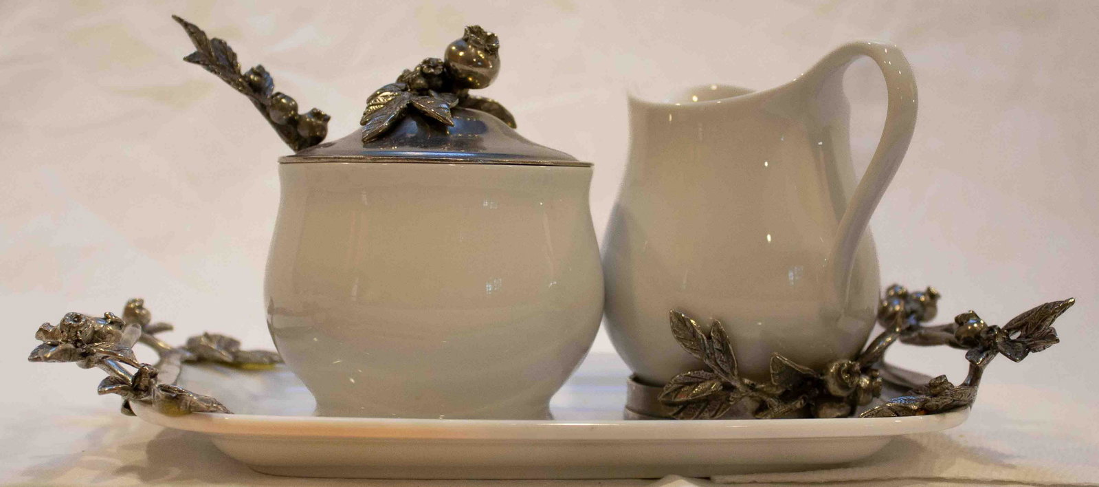 Vagabond House Blueberrry Creamer 5 pc Set*: Porcelain Tray, Creamer, Sugar Bowl w/ pewter lid and spoon. Reattached pewter tray handle.