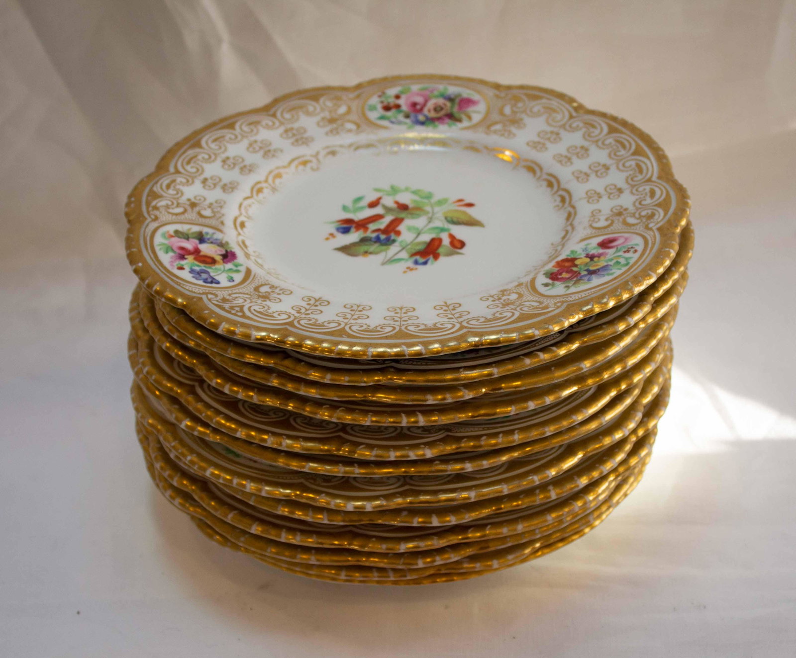 Set of 12 Hand Painted Floral w/Gold Trim Luncheon/Dessert Plates 9.5": Set of 12 Hand Painted Floral w/Gold Trim Luncheon/Dessert Plates 9.5"