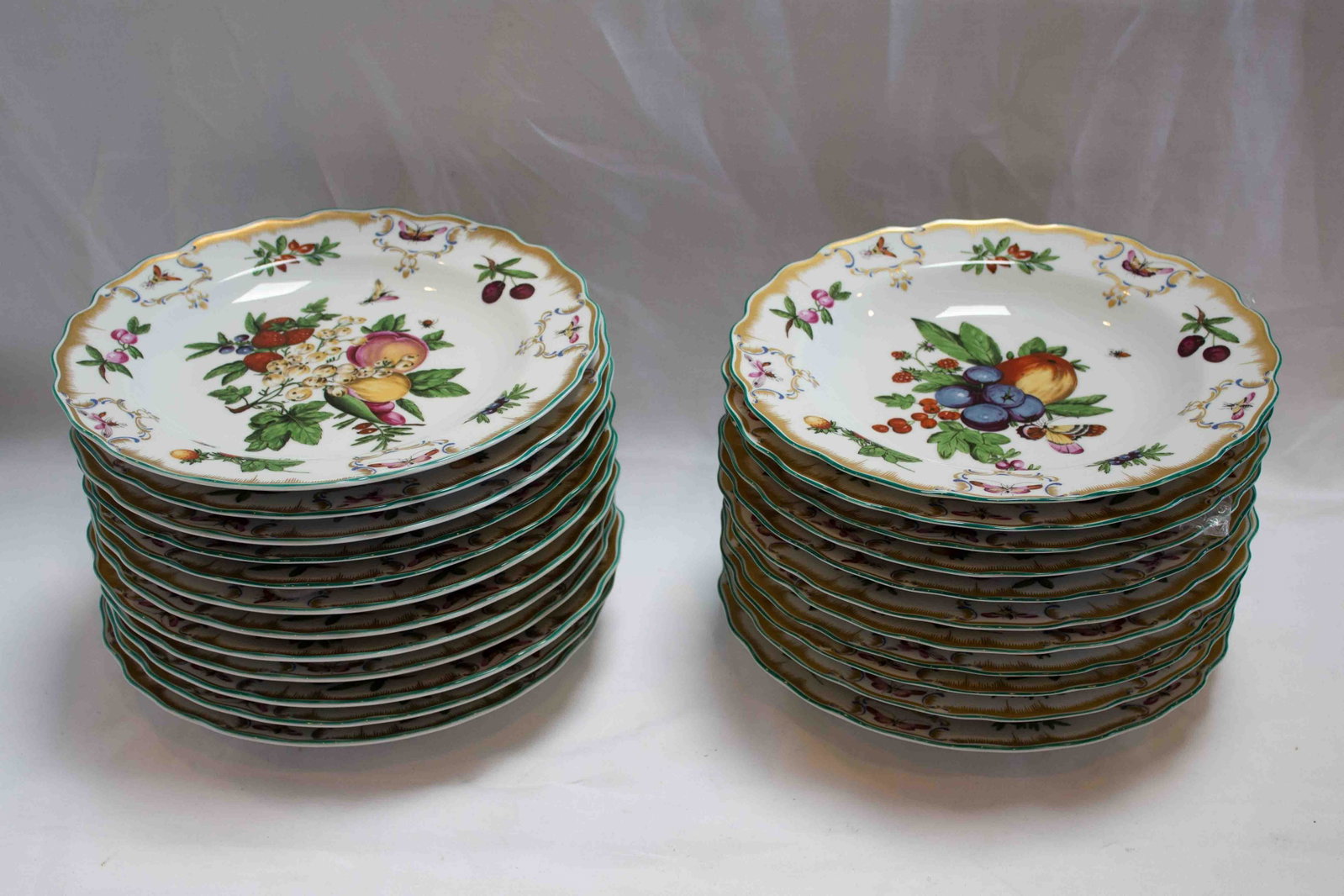 Williamsburg "Duke of Glouster" Mottahedeh 13- 10" Plates + 10 Bowls: Adapted from a Platter for the Duke of Glouster, Circa 1770