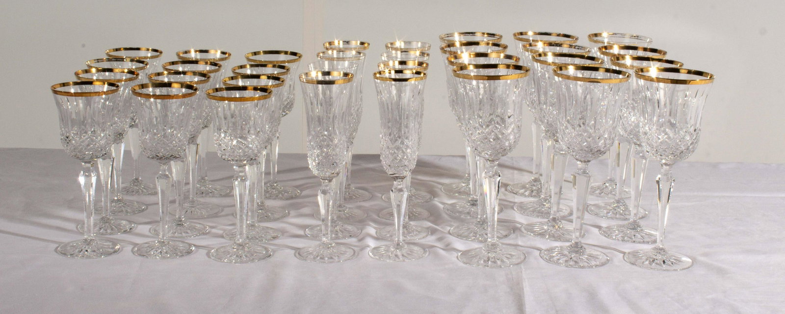 Wedgewood Glassware-12 Red wine Glasses, !2 White Wine Galsses & 8 Champagne Glasses (Gold Rim: Wedgewood Glassware-12 Red wine Glasses, !2 White Wine Galsses & 8 Champagne Glasses (Gold Rim Rubbing off on Several Glasses
