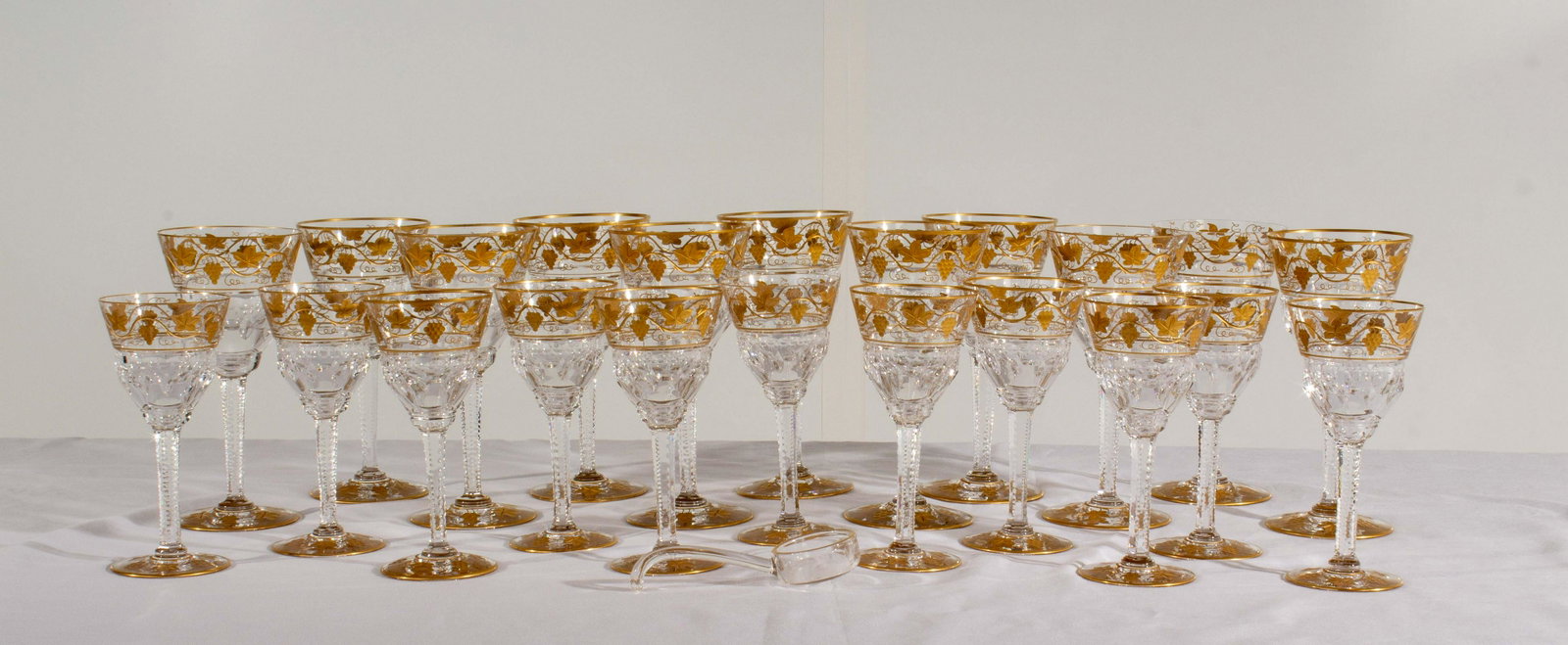 Val St Lambert Glassware 12 Red Wine Glasses & 11 White Wine Glasses: Val St Lambert Glassware 12 Red Wine Glasses & 11 White Wine Glasses