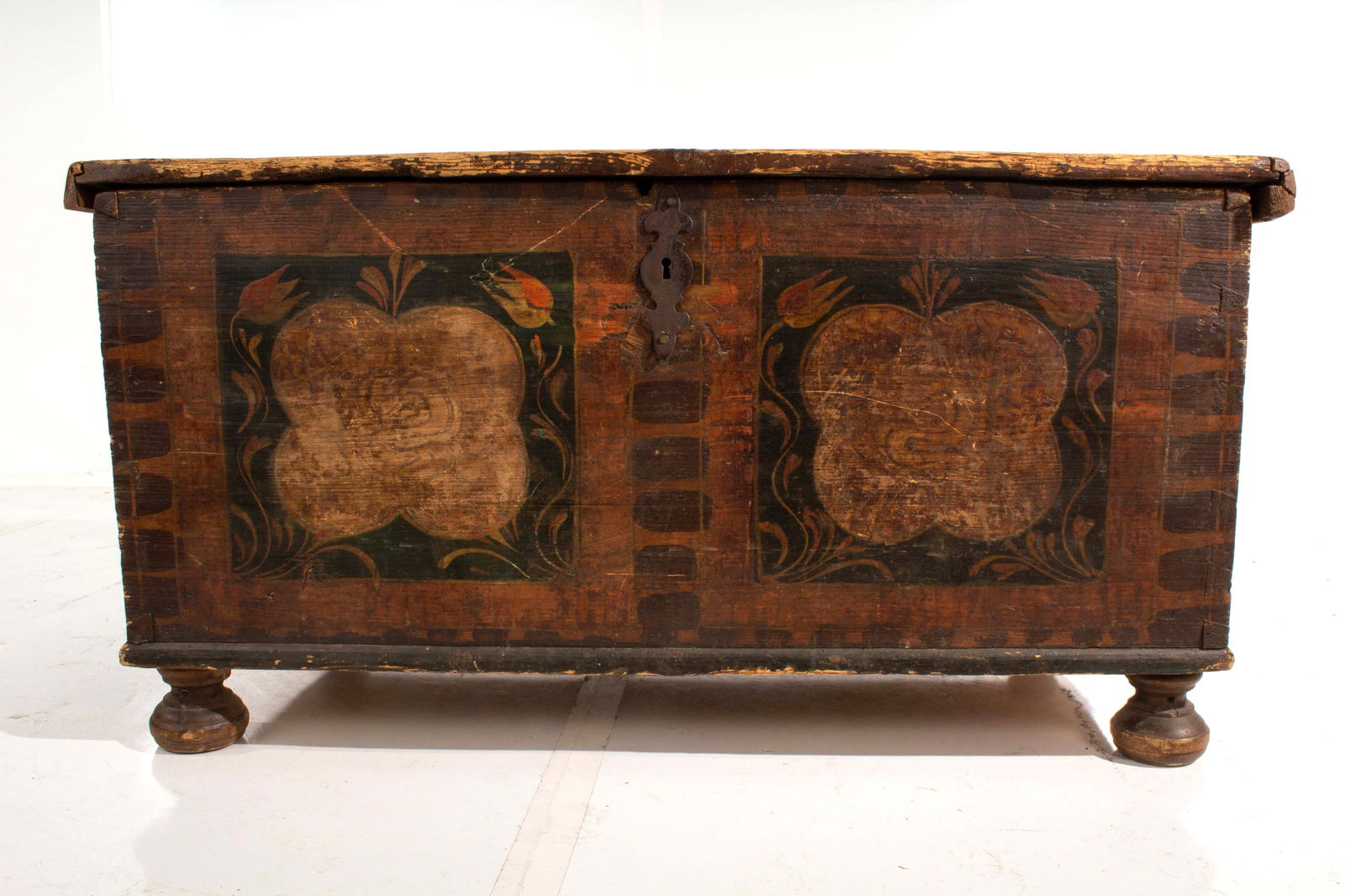 Antique Americana/ Pennsylvania Dutch Painted Trunk (1 of 20)