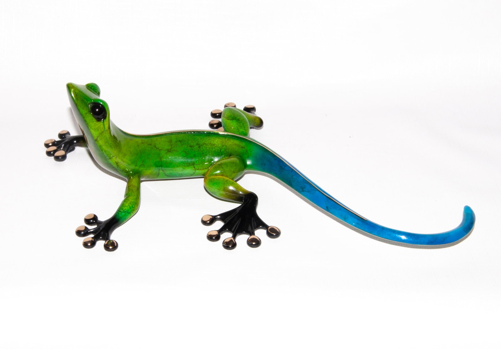 Tim Cotterill Bronze Enamel Signed Gecko 561/5000: Tim Cotterill Bronze Enamel Signed Gecko 561/5000, excellent condition, hook for wall hanging on back