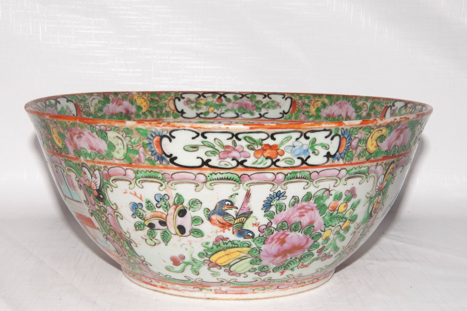 Chinese Famille Rose Medallion Porcelain Bowl 12": Chinese Famille Rose Medallion Porcelain Bowl 12"