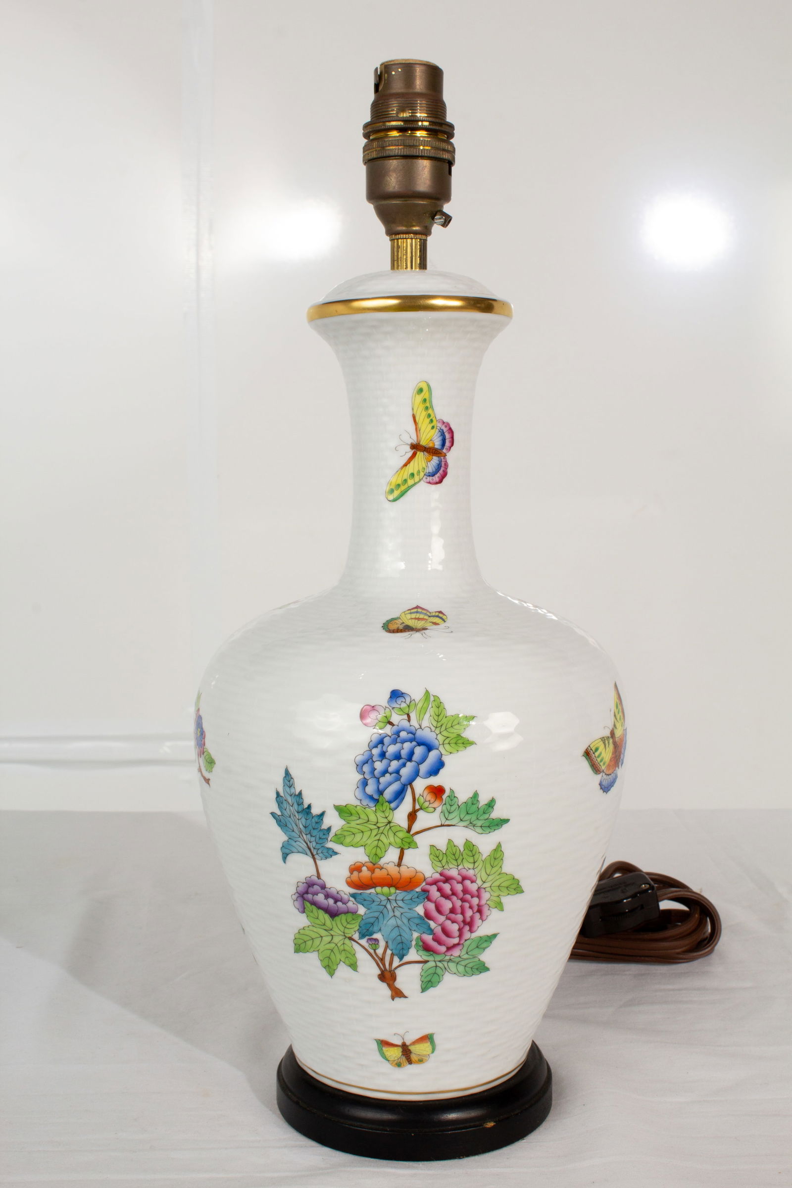 Herend Porcelain - Queen Victoria - Butterflies - Table Lamp - Herend Hungary Handpainted (1 of 9)