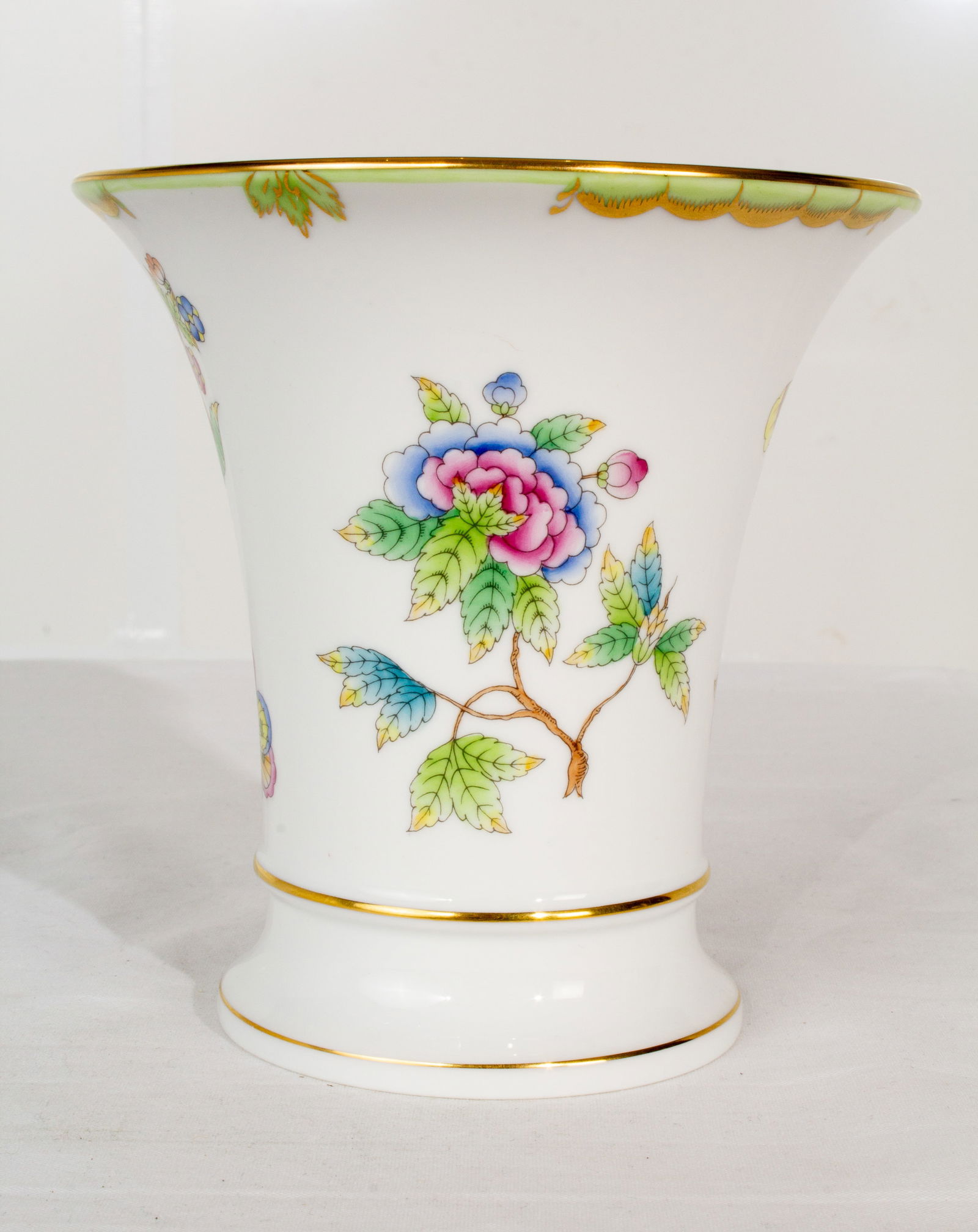 Herend Porcelain - Queen Victoria - Flared Vase - Pattern #6430 VBO 7 D95 369 (1 of 8)