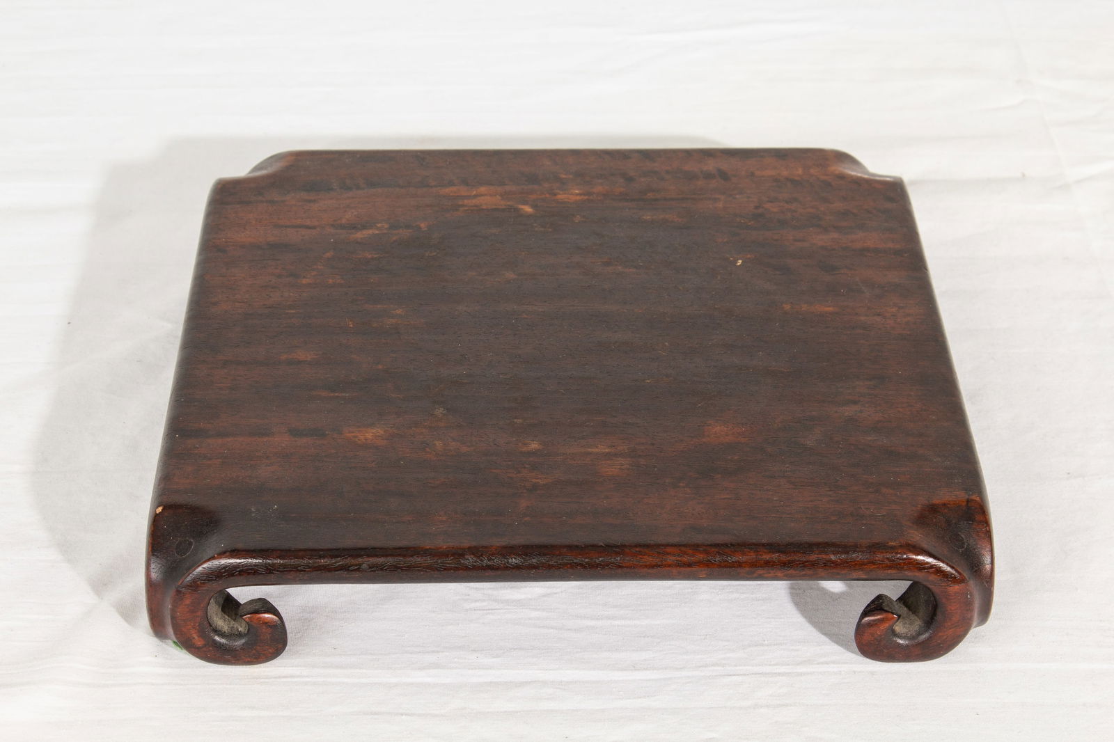 Chinese Scrolled Corners Wooden Table Top Stand (1 of 5)