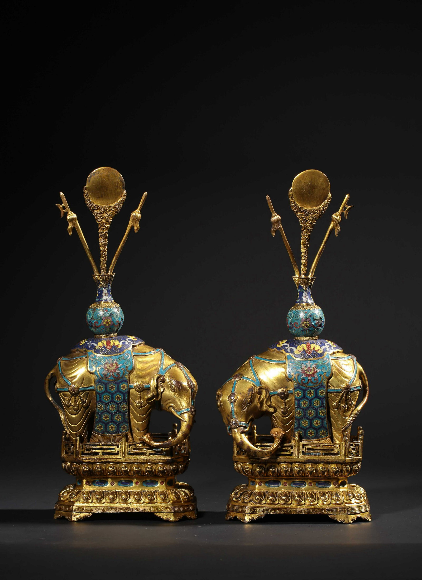 A PAIR OF PALE GREY-BLUE CLOISONNE ENAMEL ELEPHANTS,QIANLONG PERIOD (1 of 5)