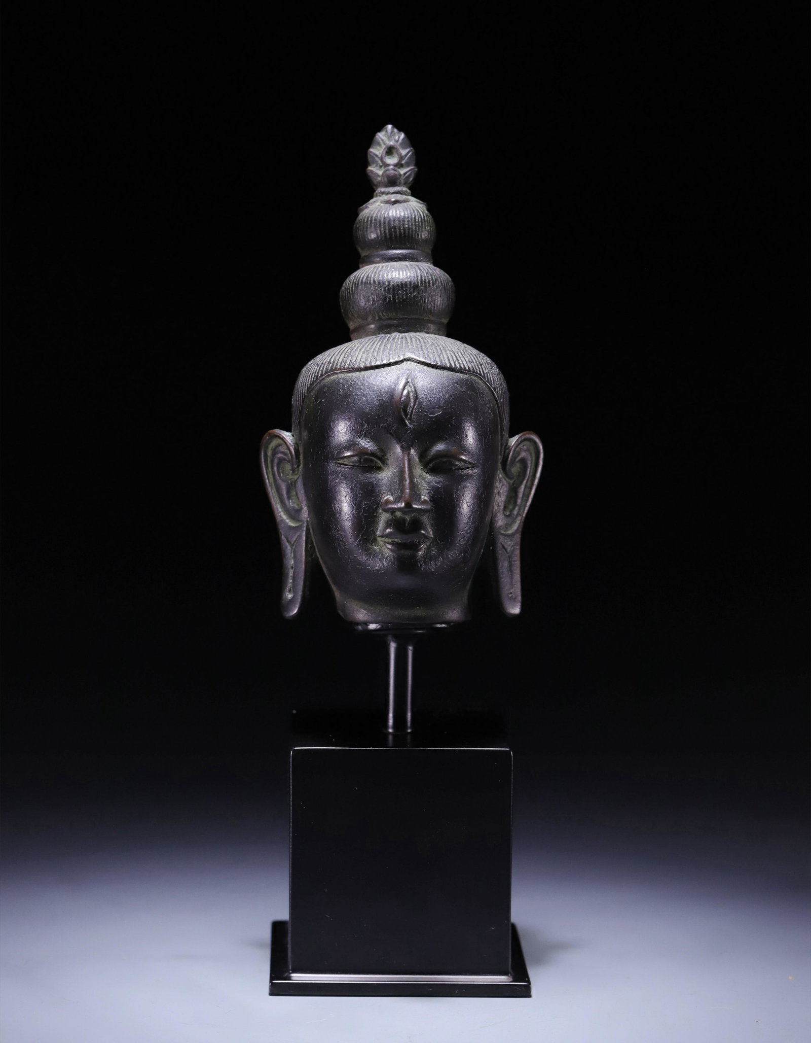 A BRONZE HEAD OF BUDDHA,QING DYNASTY (1 of 5)