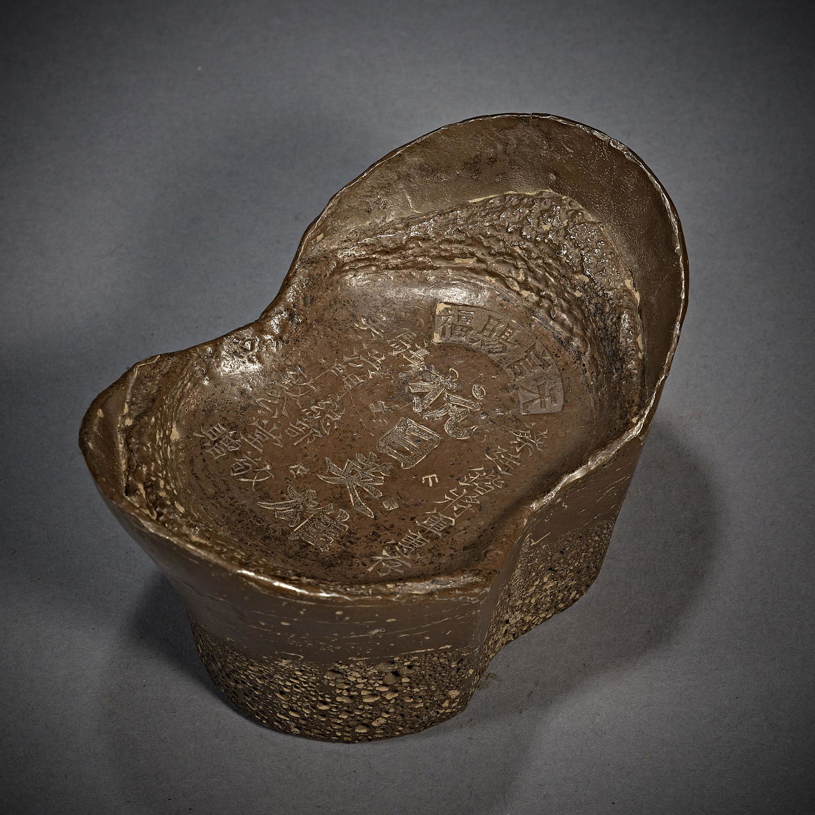 Big silver ingots from the headquarters of the Anti-japanese hero in Mihon Mun (1 of 6)