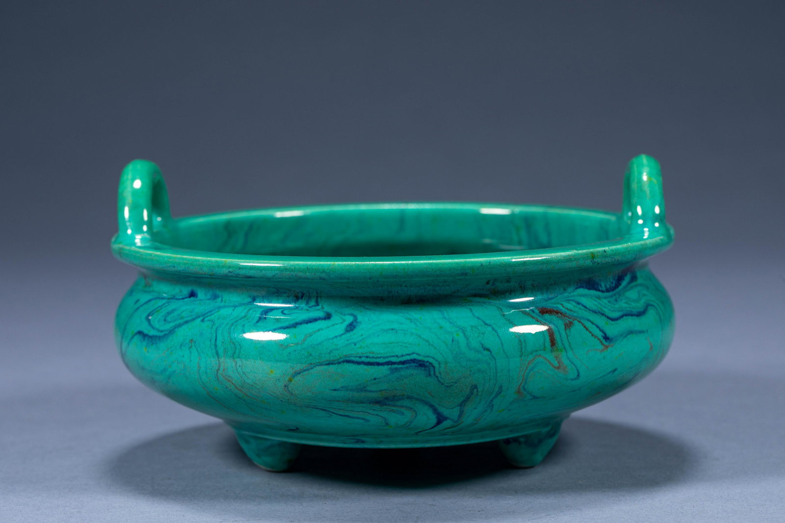 Green-glazed three-legged porcelain incense burner, Qing Dynasty, Qianlong, China (1 of 7)