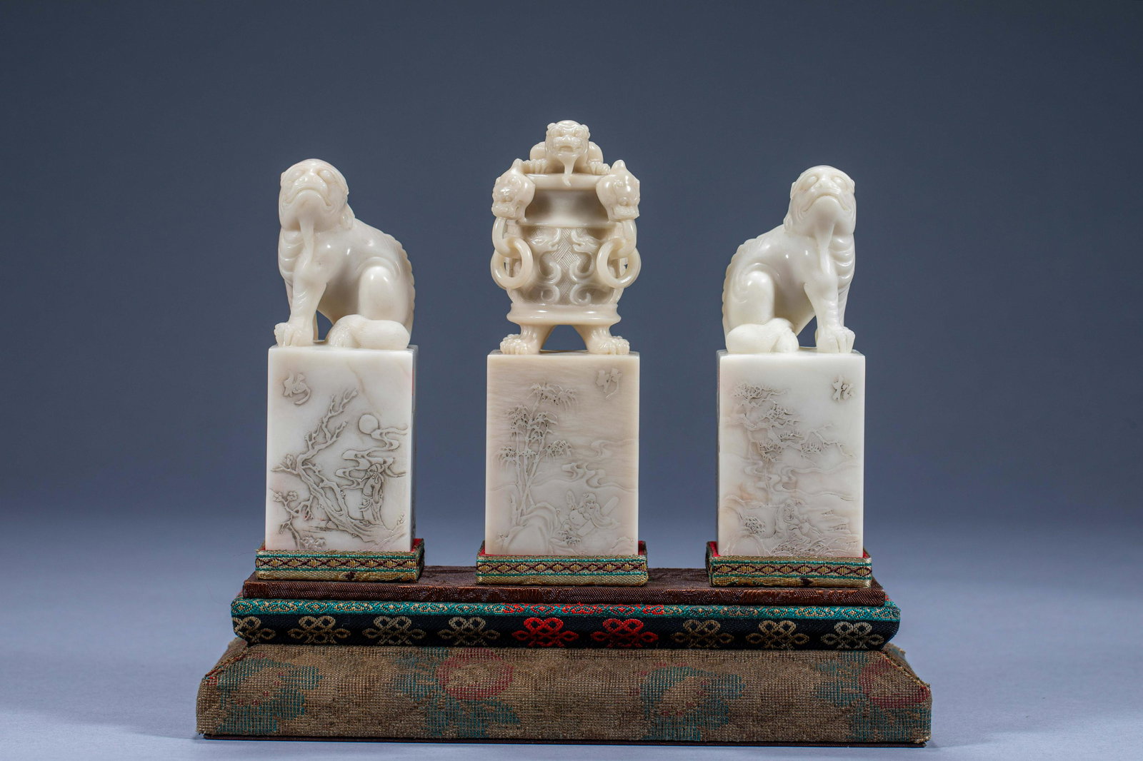 The Three Seals of White Jade, the Imperial Beast, made by the Ministry of Internal Affairs for the (1 of 12)