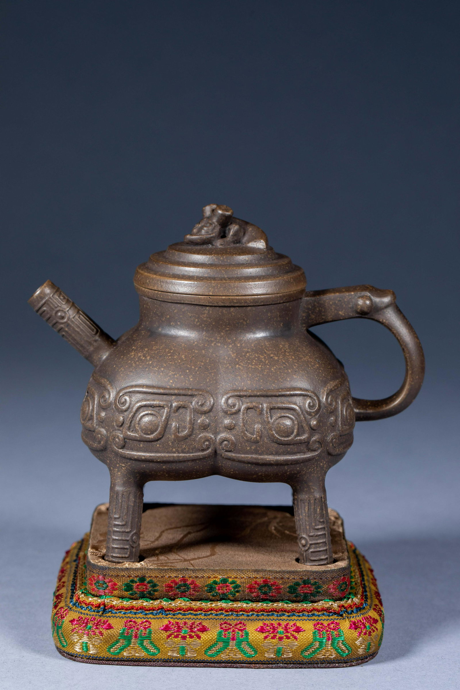 Ancient Chinese Chen Zhongmei four-legged purple clay teapot (1 of 7)