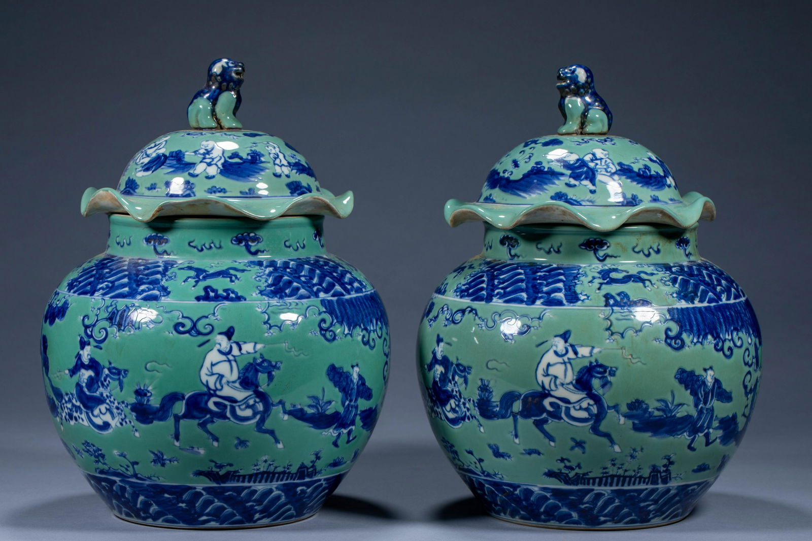 A pair of green-glazed blue-and-white figure lace lidded jars in Chenghua, Ming Dynasty, China (1 of 9)