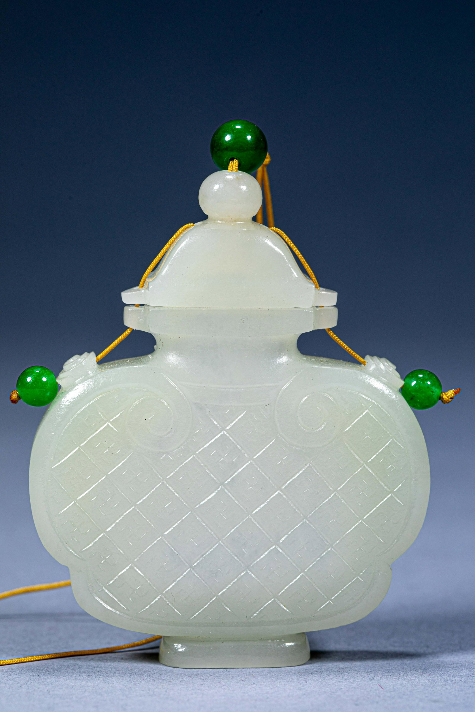 Ancient Chinese Hetian jade snuff bottle (1 of 6)