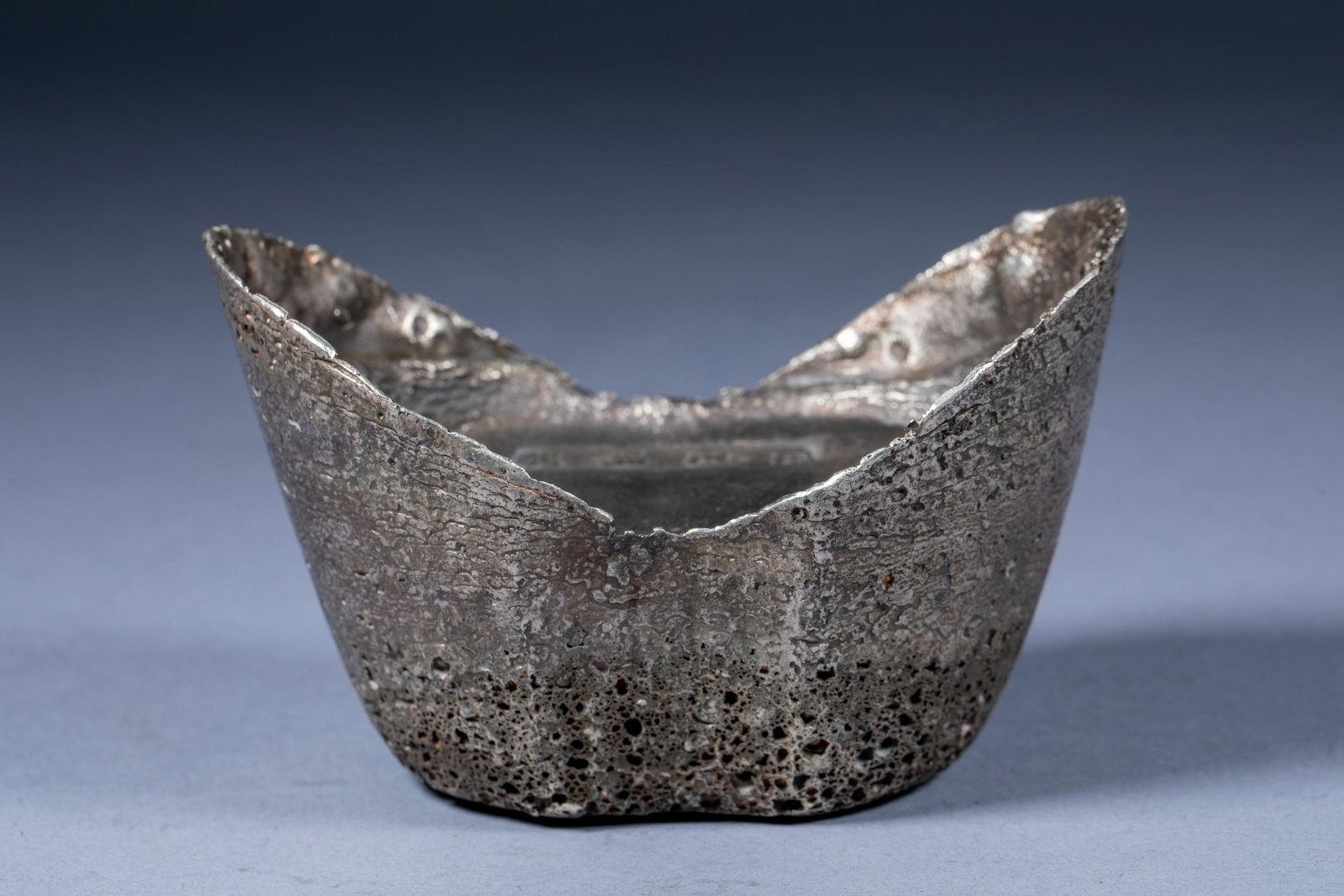 Fifty taels of silver ingots by Chen Hengsheng, Pei Da, Shanghai County, Qing Dynasty, China (1 of 6)