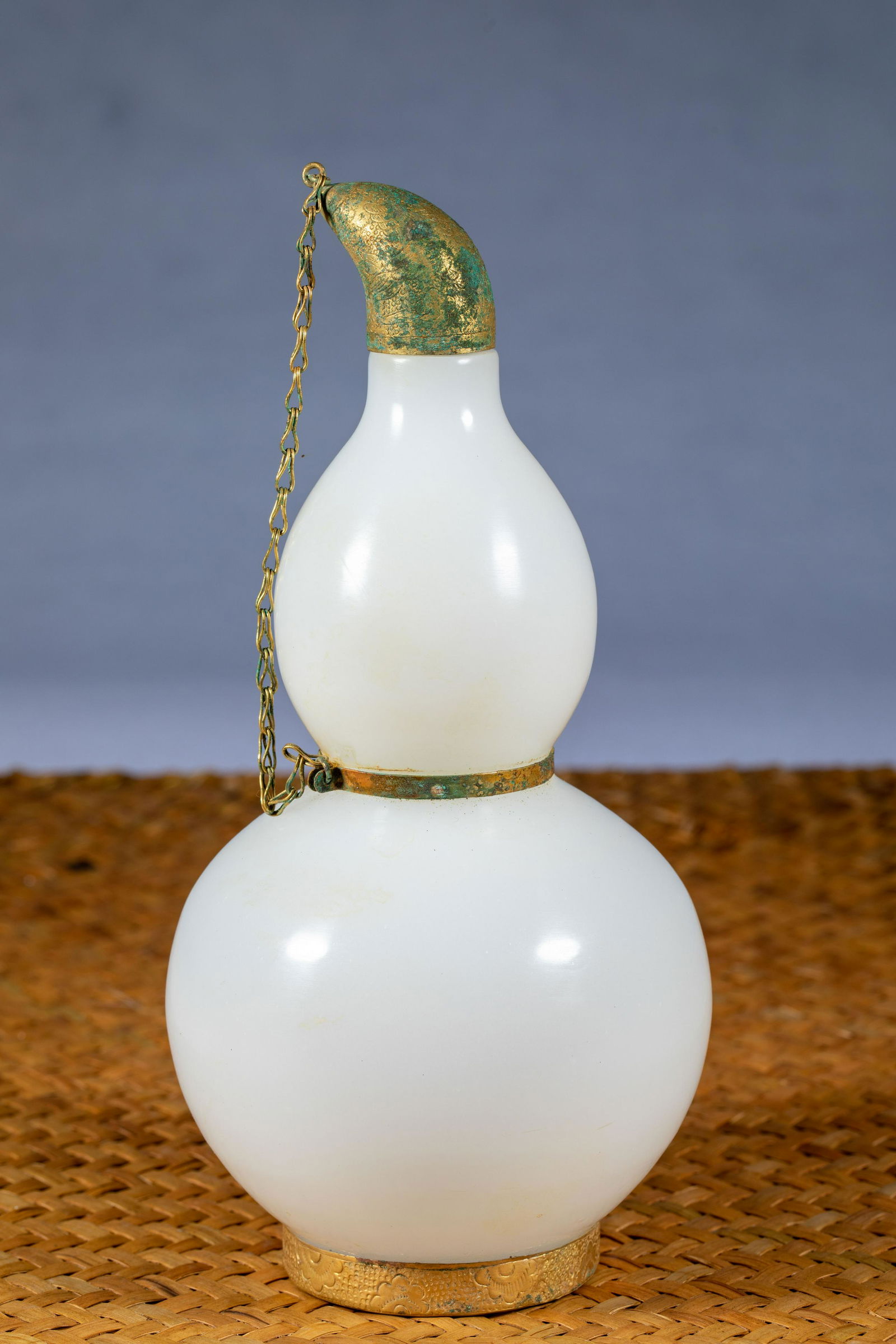 Ancient Chinese agate wrapped gold gourd bottle (1 of 6)