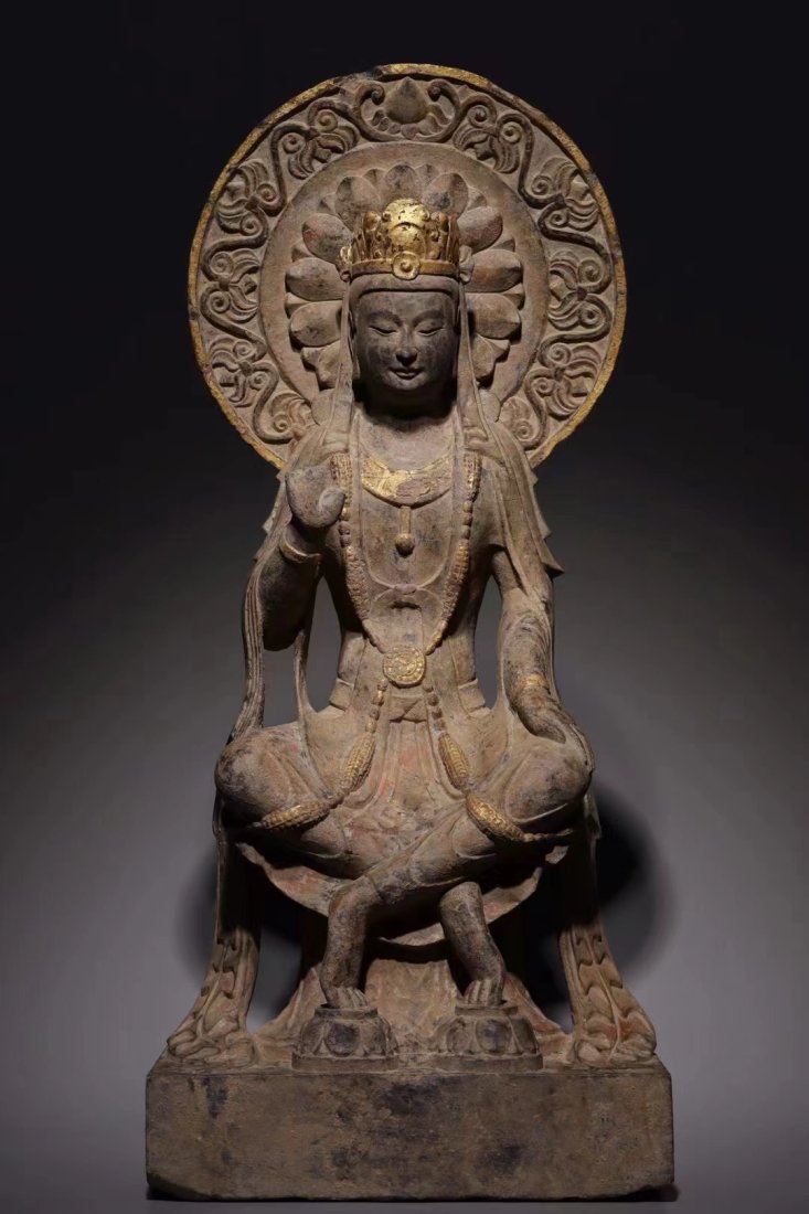 BeforetheMingDynasty,thestatueofaBodhisattvawithgolda (1 of 9)