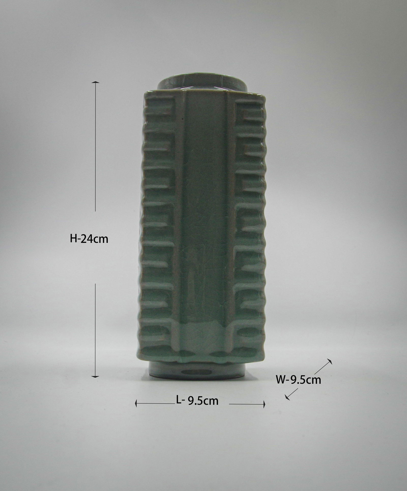 Cong Bottle of Longquan Kiln (1 of 12)