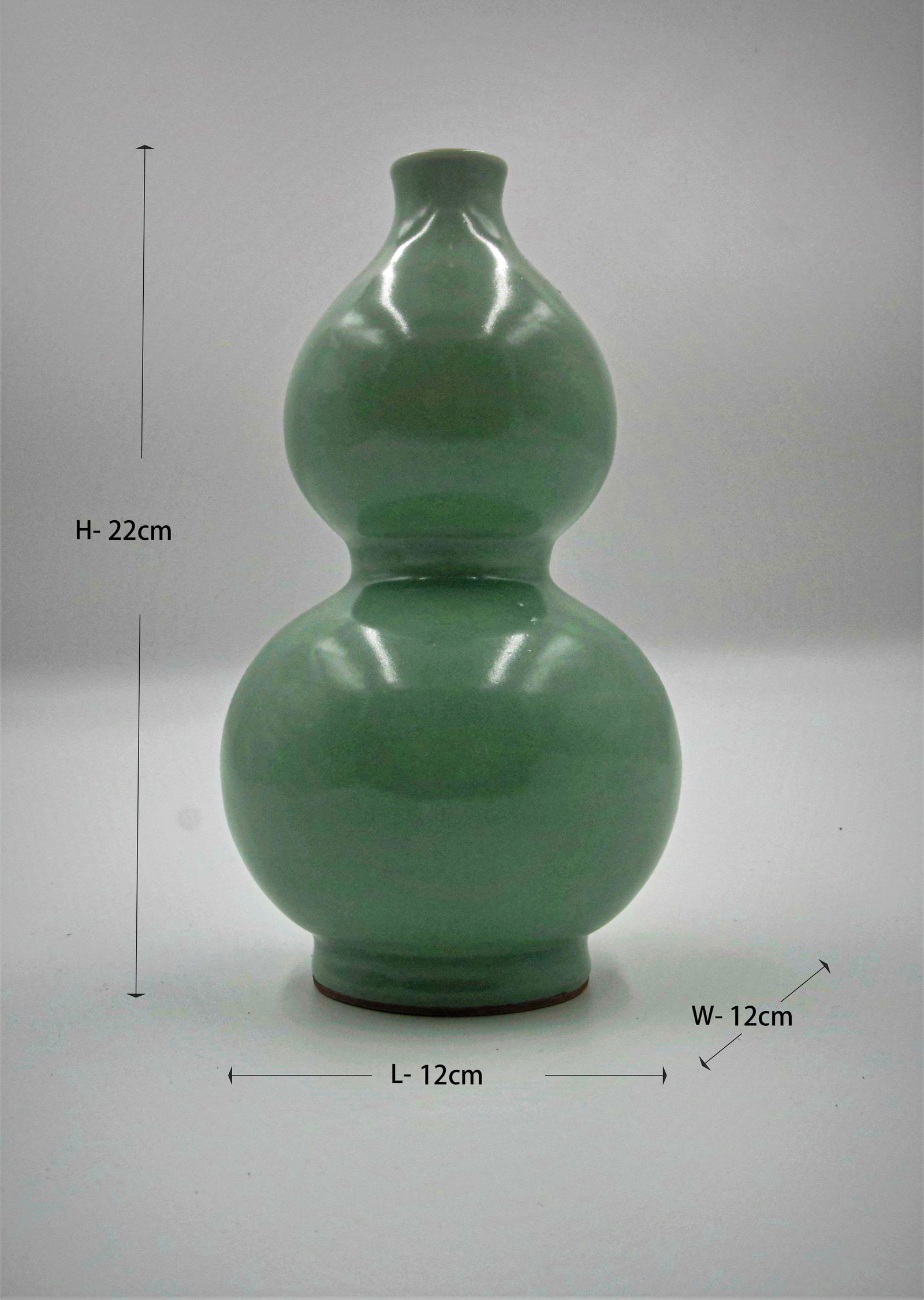 Longquan Kiln gourd bottle (1 of 8)