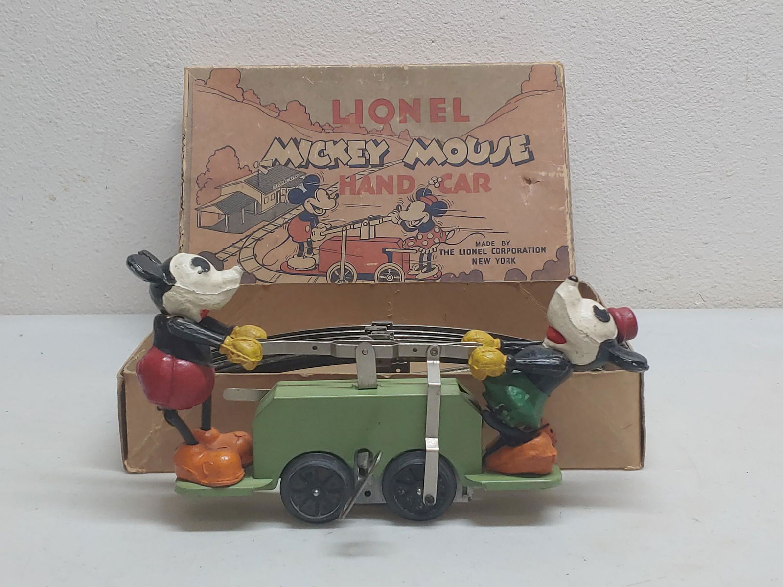 Lionel Mickey Mouse Hand Car Wind Up Toy Set
